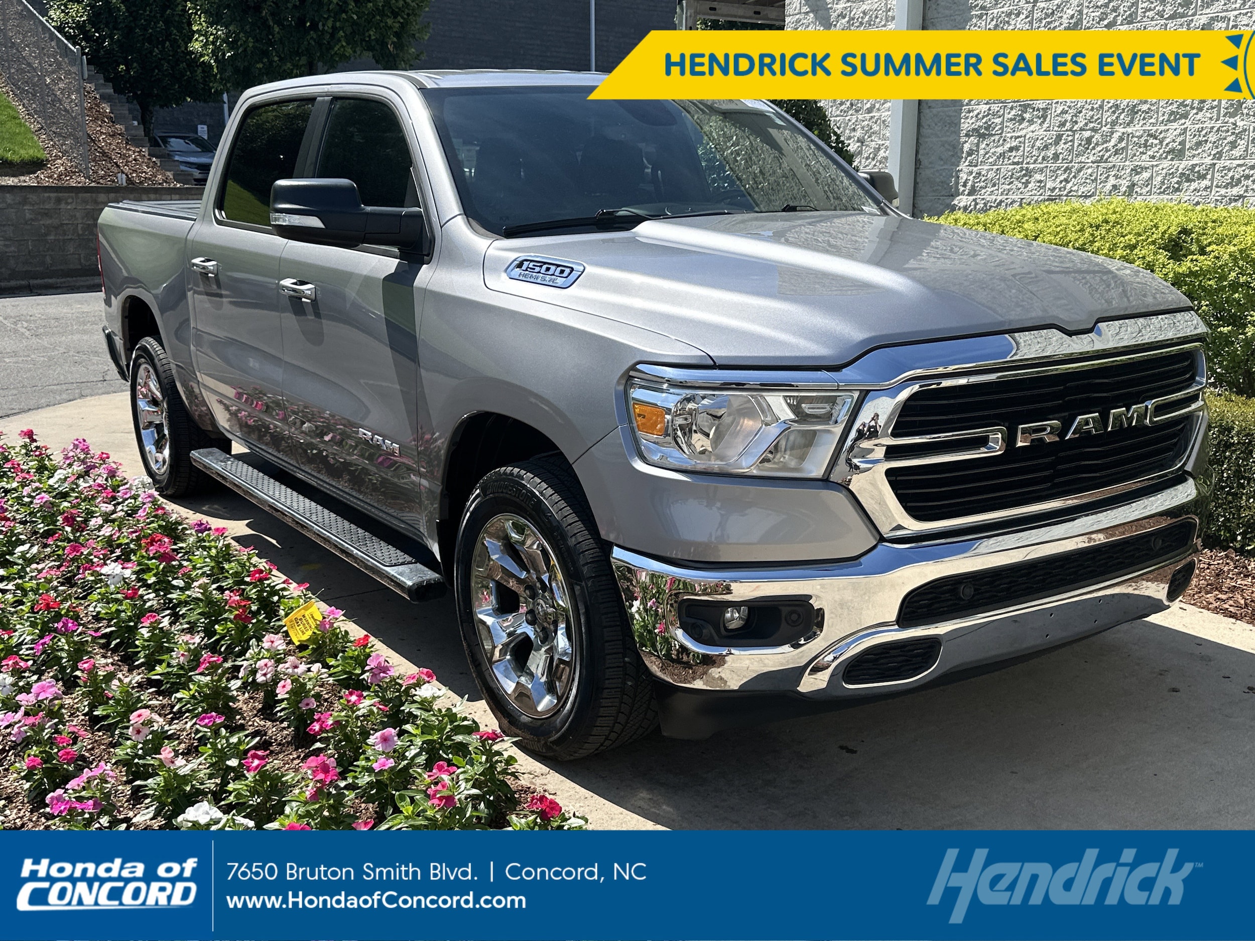 2019 RAM 1500 Big Horn/Lone Star 4x4 Crew Cab 5'7's photo