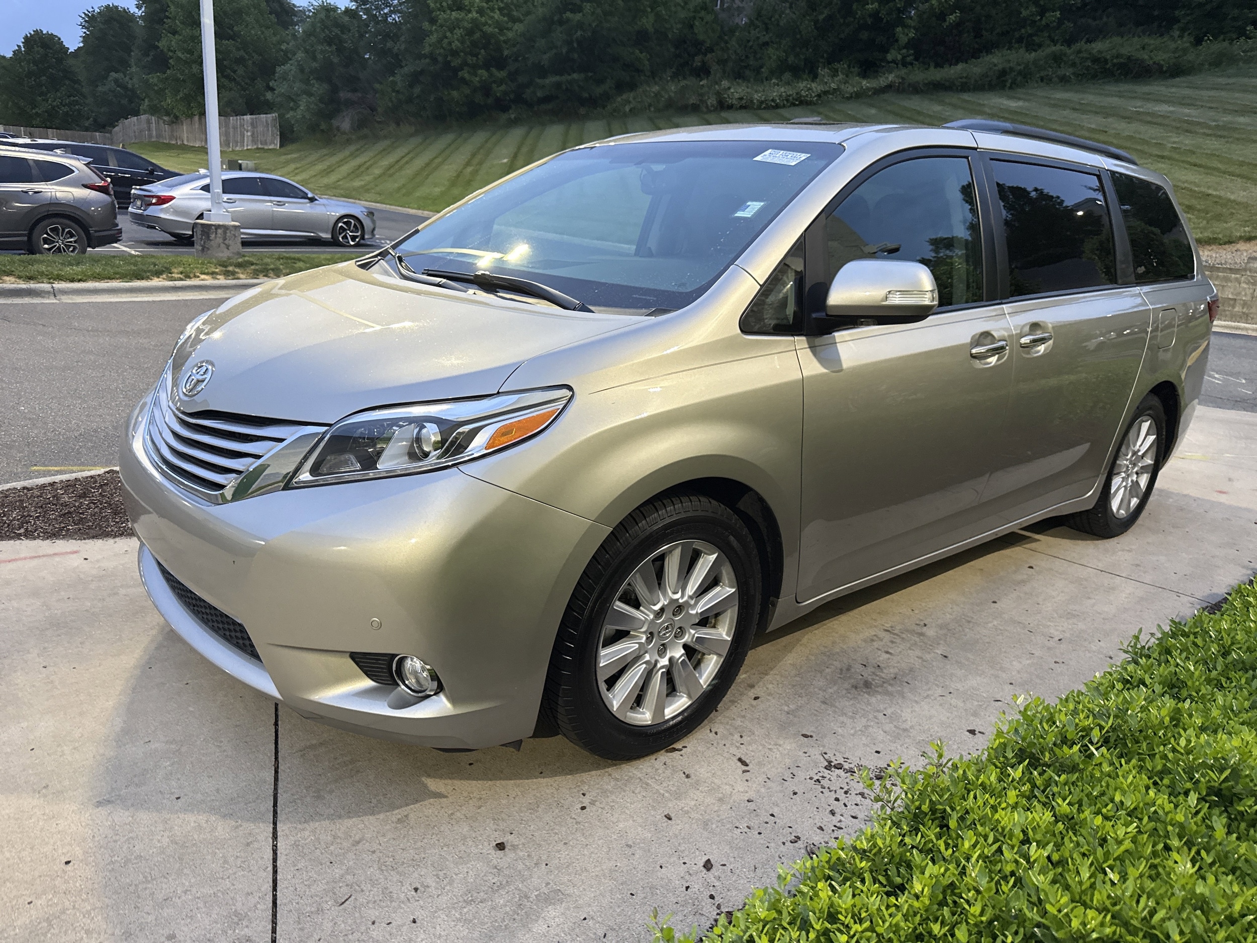 2017 Toyota Sienna Limited photo 2