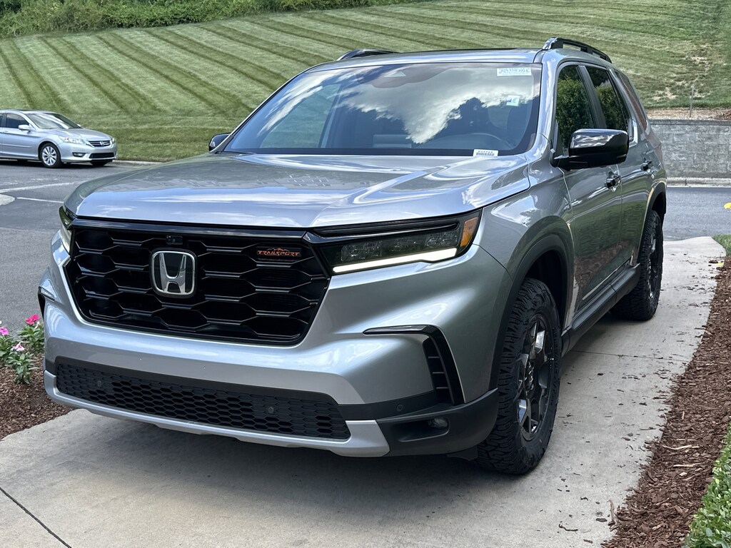 Certified 2025 Honda Pilot TrailSport SUV