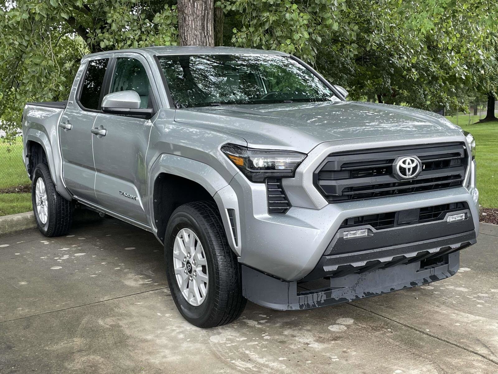 2024 Toyota Tacoma SR5 photo 2