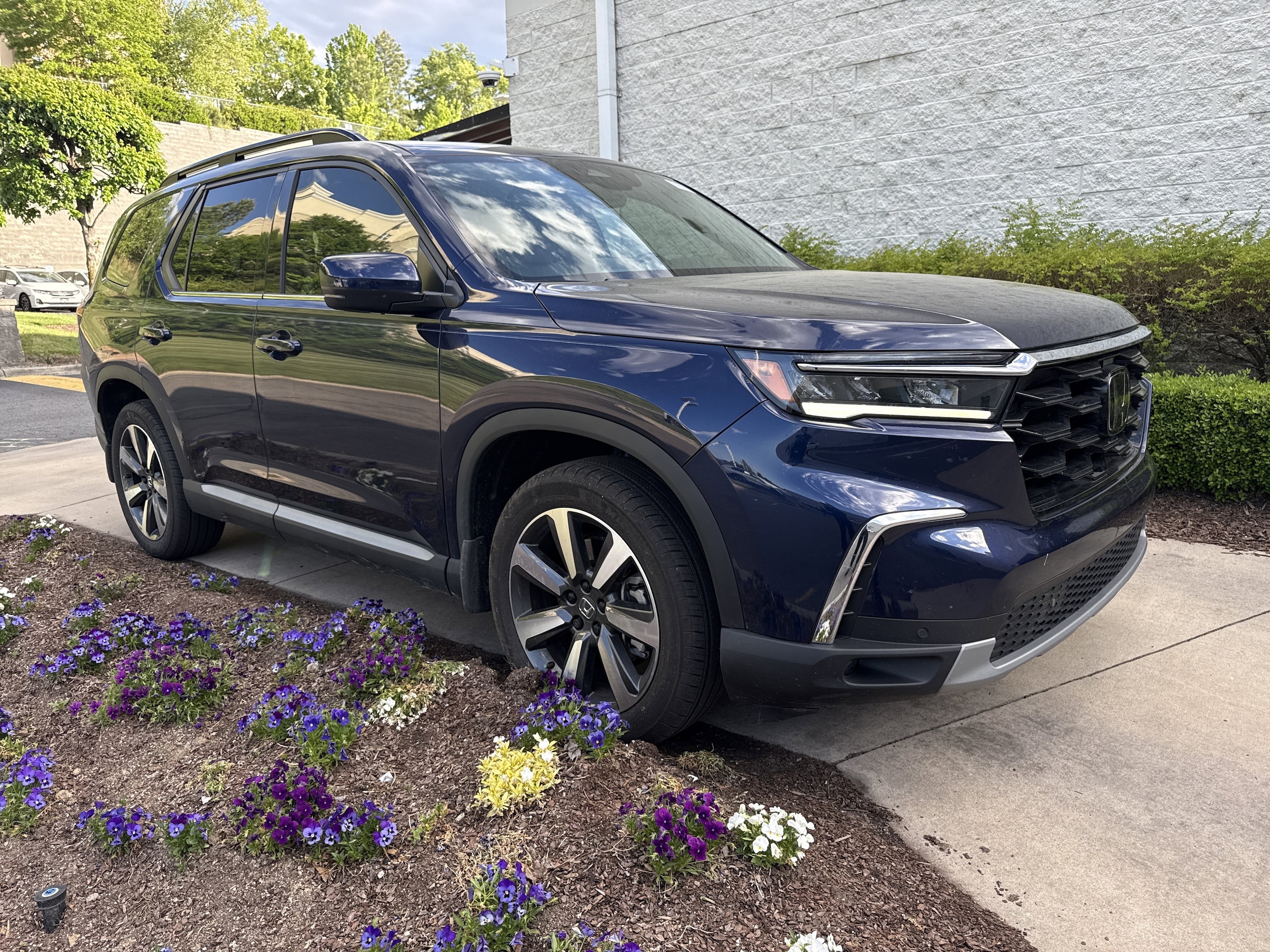 2025 Honda Pilot Touring photo 2