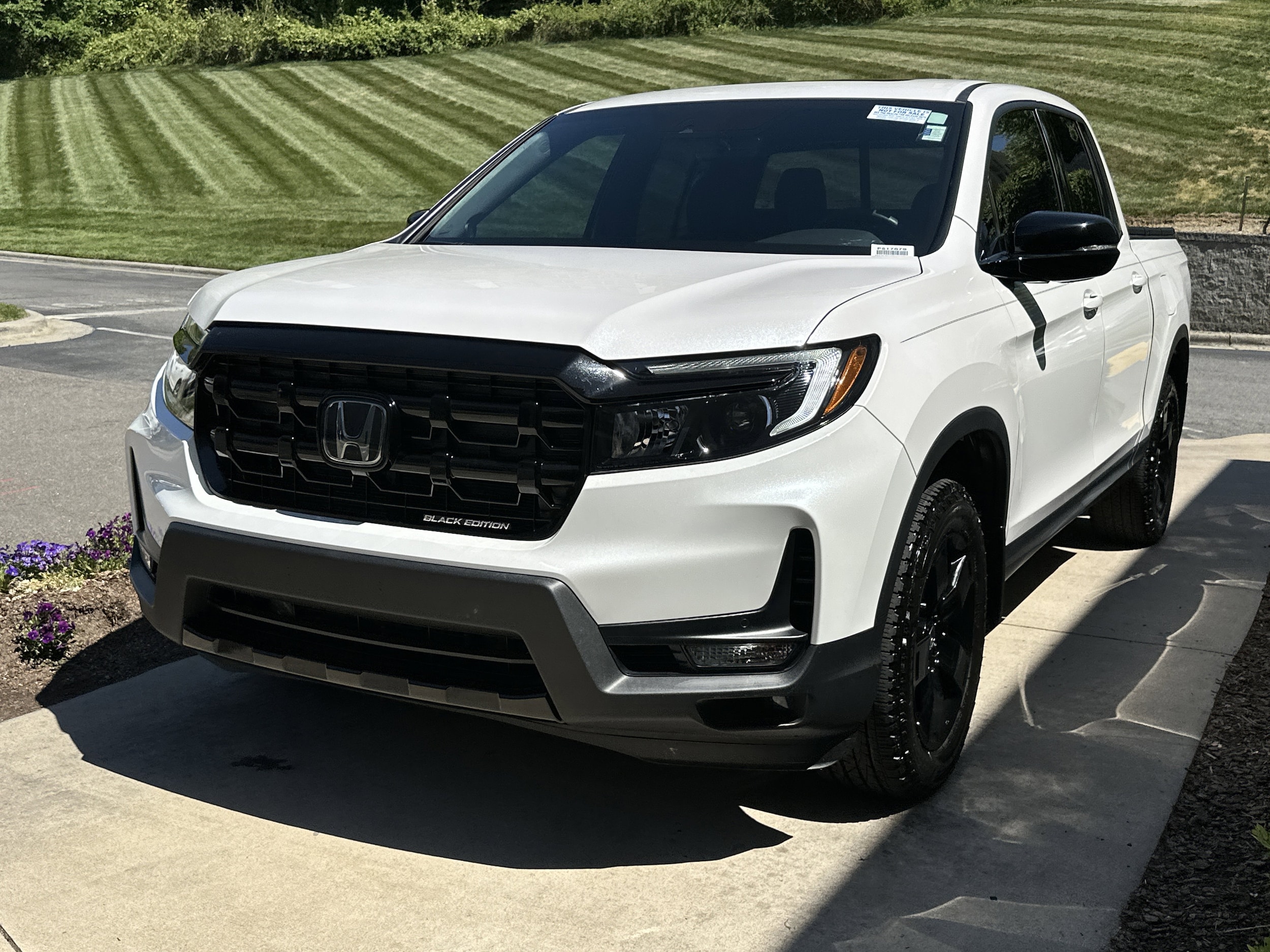 2025 Honda Ridgeline Black Edition photo 4