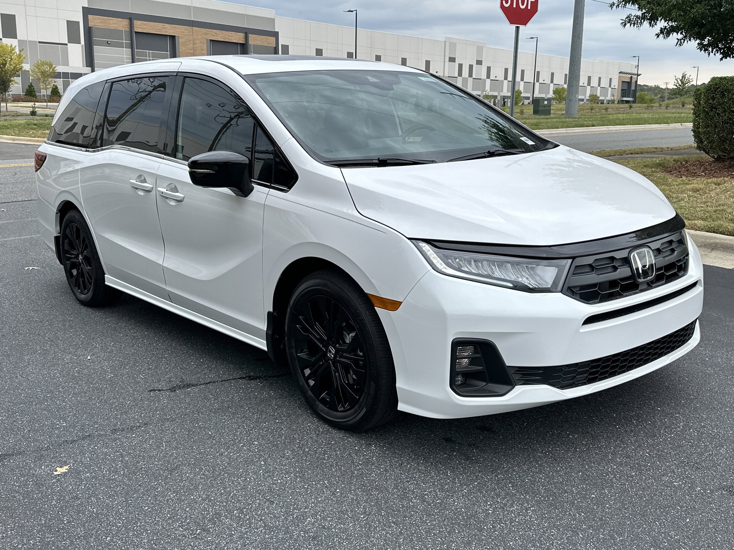 2026 Honda Odyssey photo 2