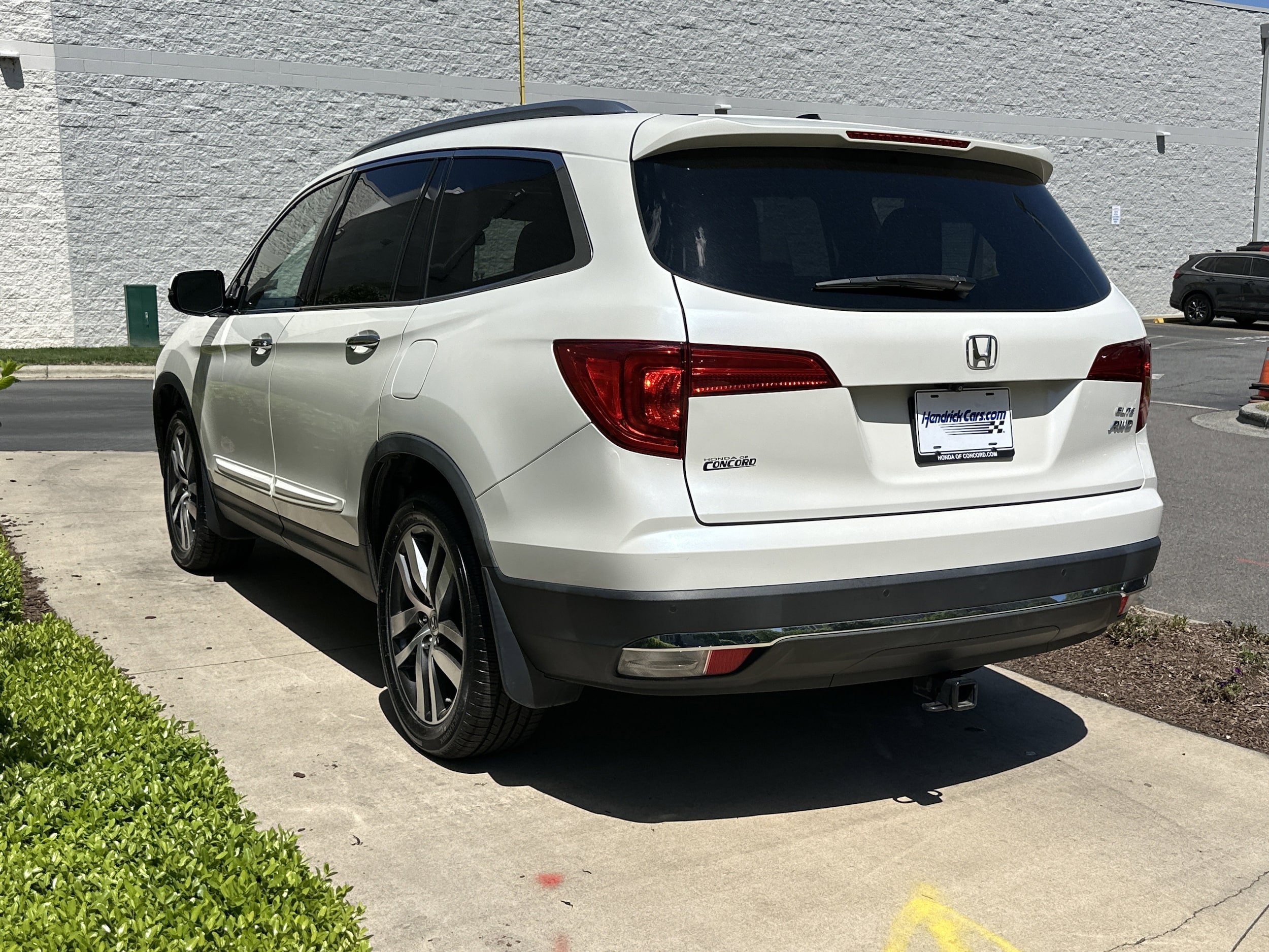 2017 Honda Pilot Elite photo 5