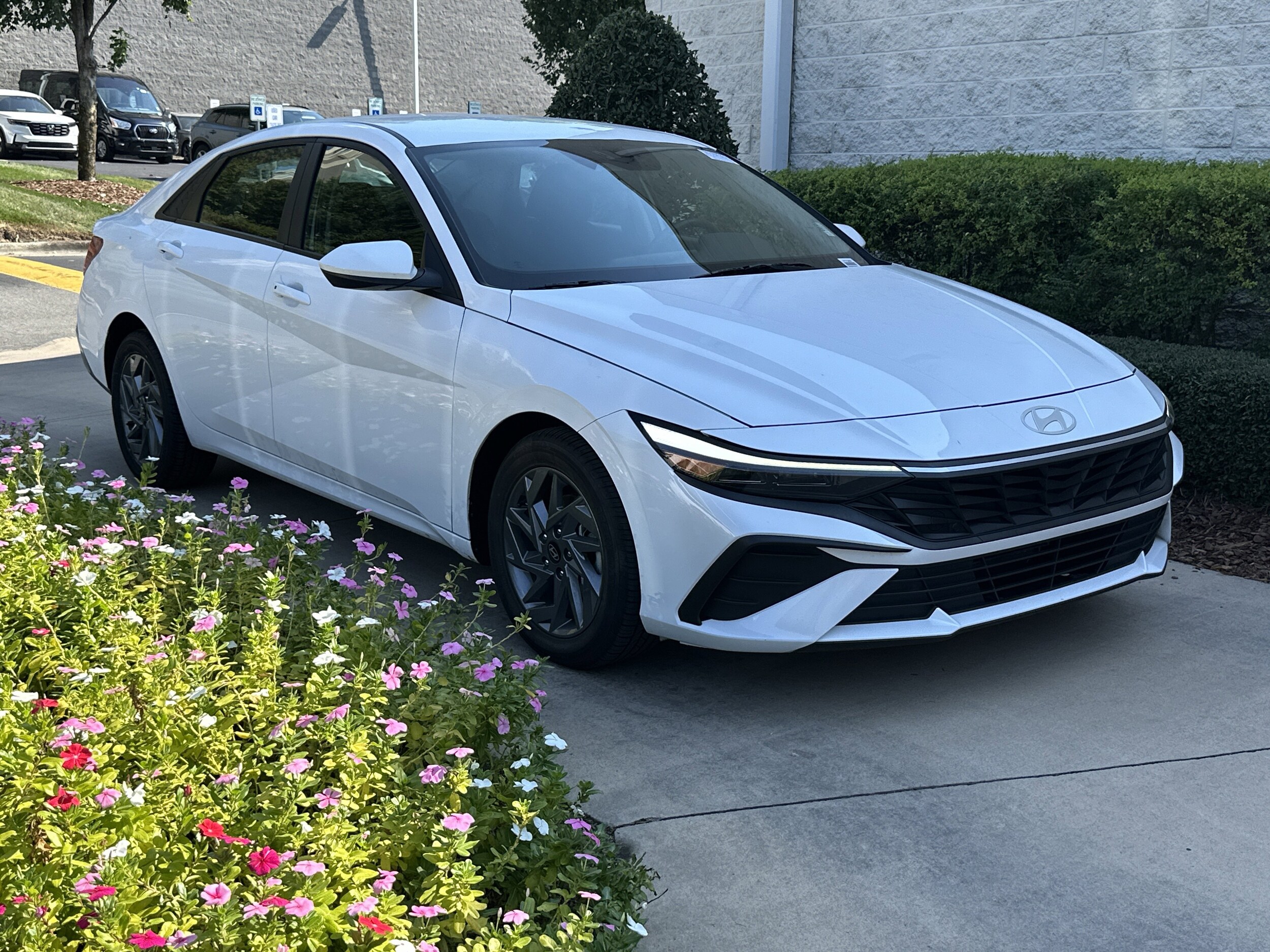 2024 Hyundai Elantra SEL photo 2