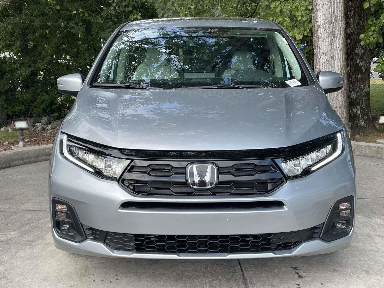 2026 Honda Odyssey Touring photo 3