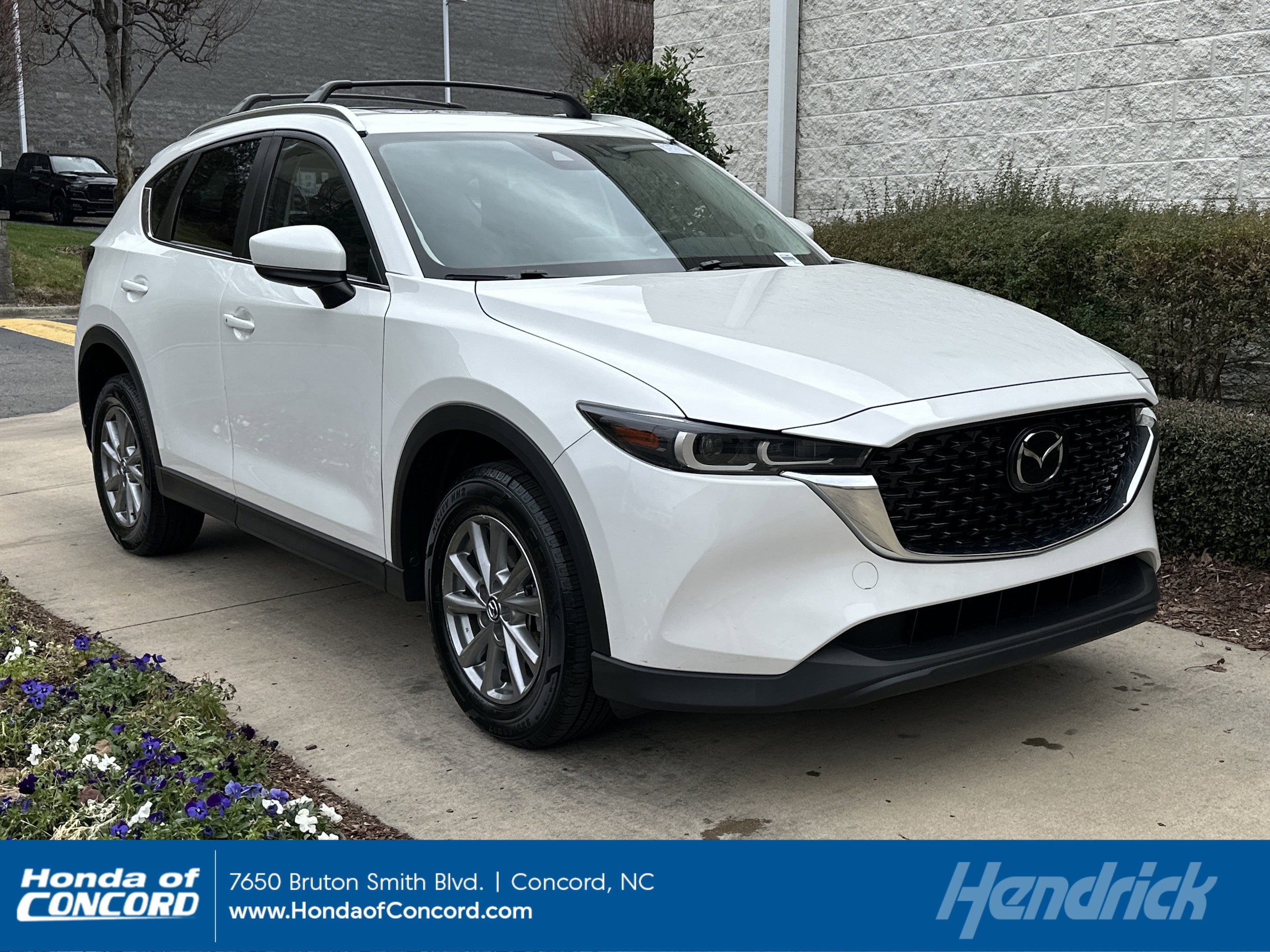 2023 Mazda CX-5 S Preferred package's photo