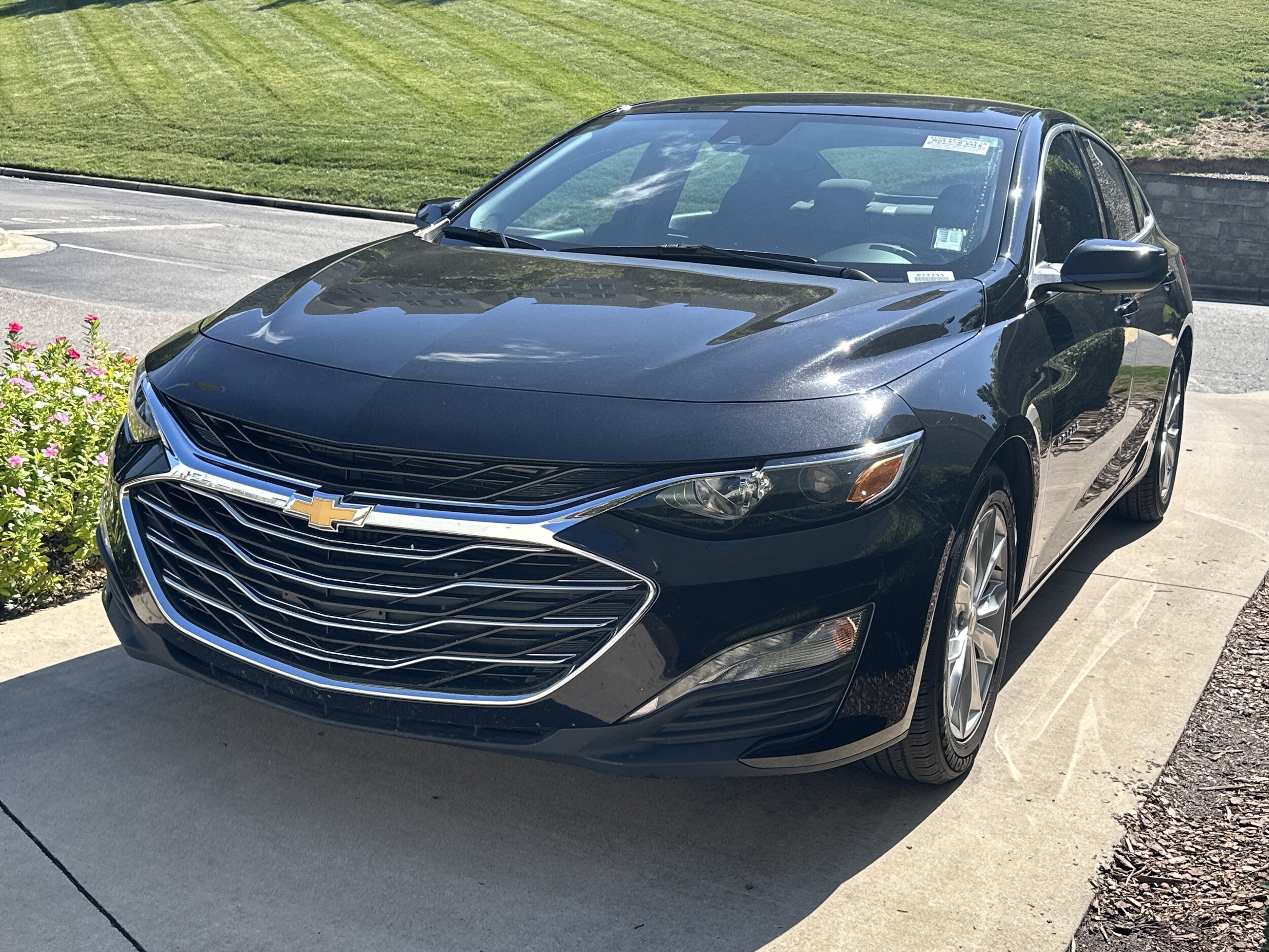 2024 Chevrolet Malibu 1LT photo 2