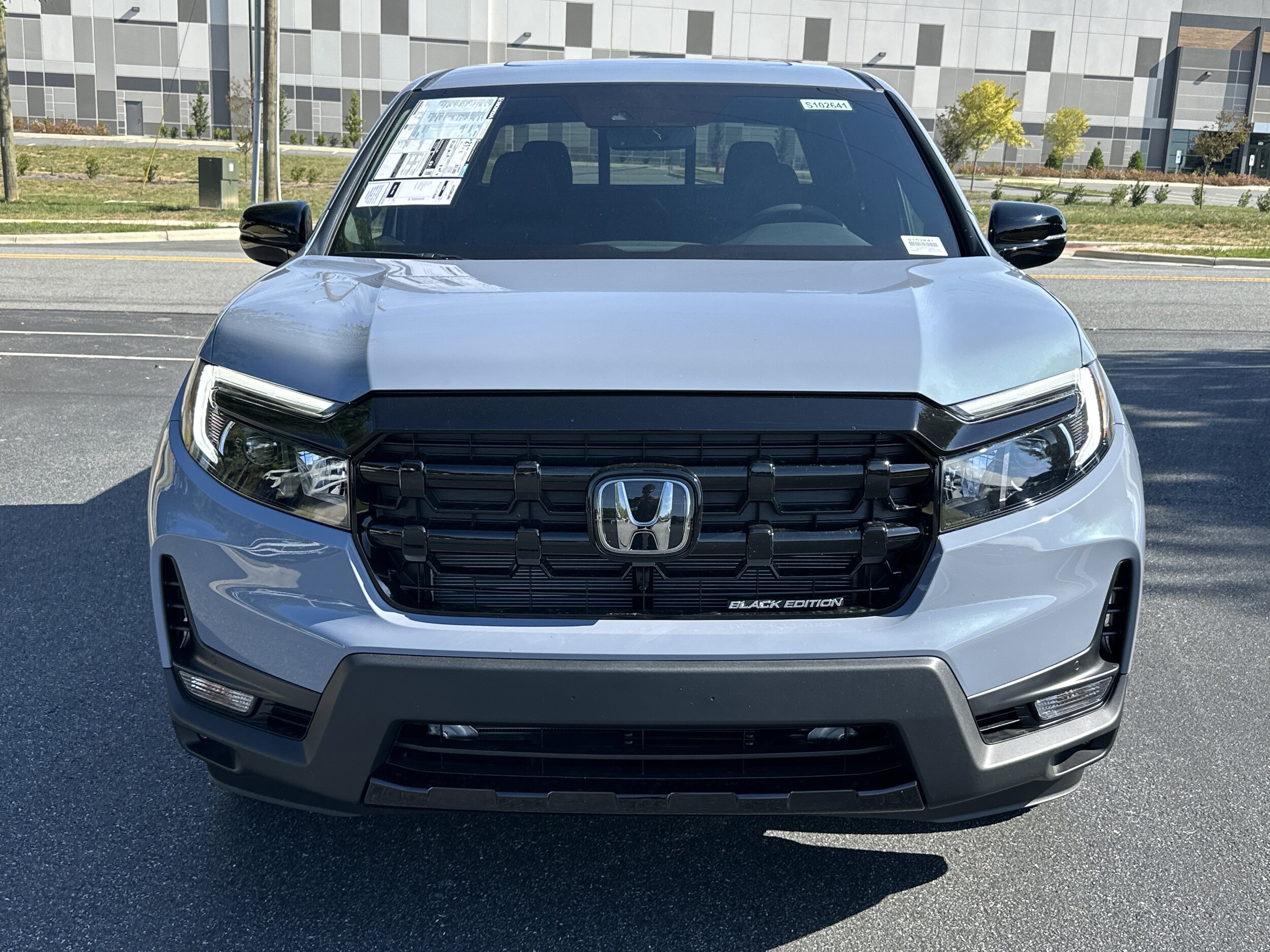 2025 Honda Ridgeline Black Edition photo 2