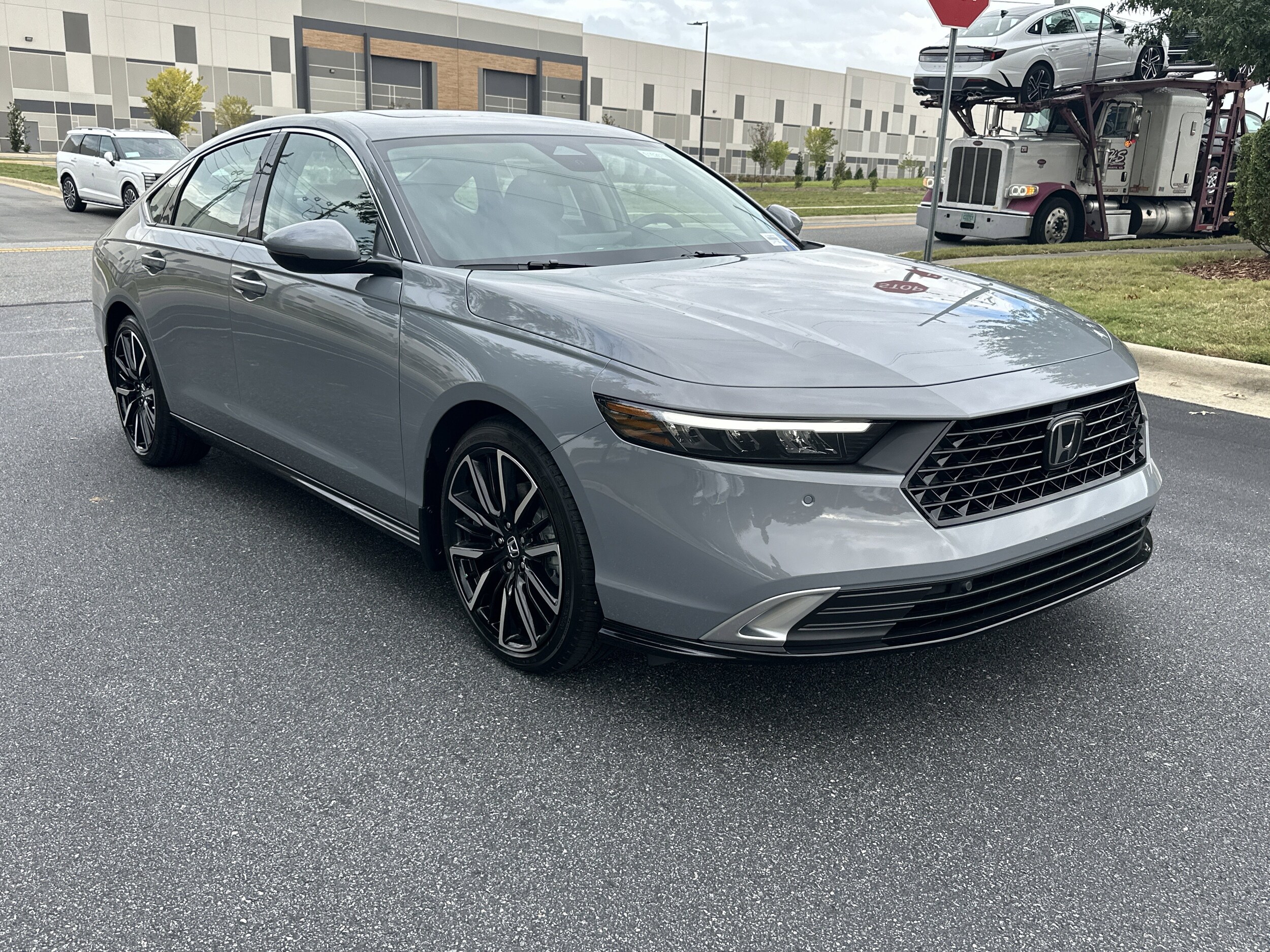2025 Honda Accord Hybrid Touring photo 2