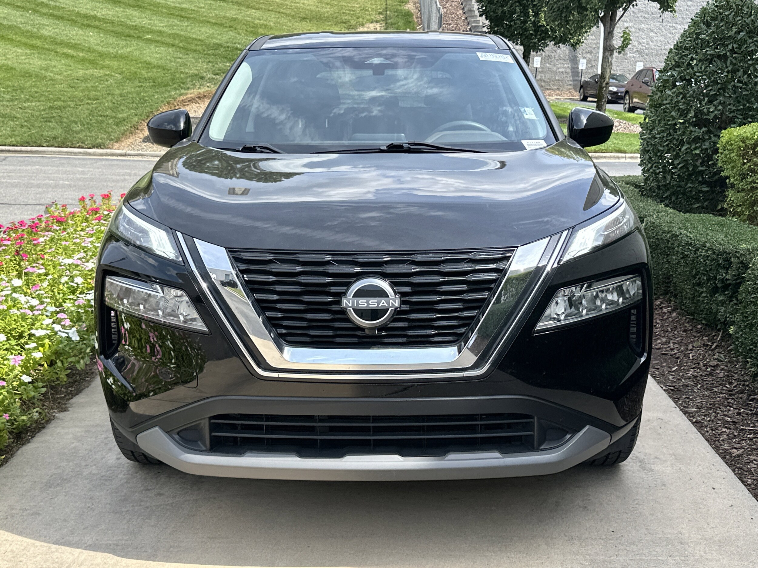 2023 Nissan Rogue SV photo 2