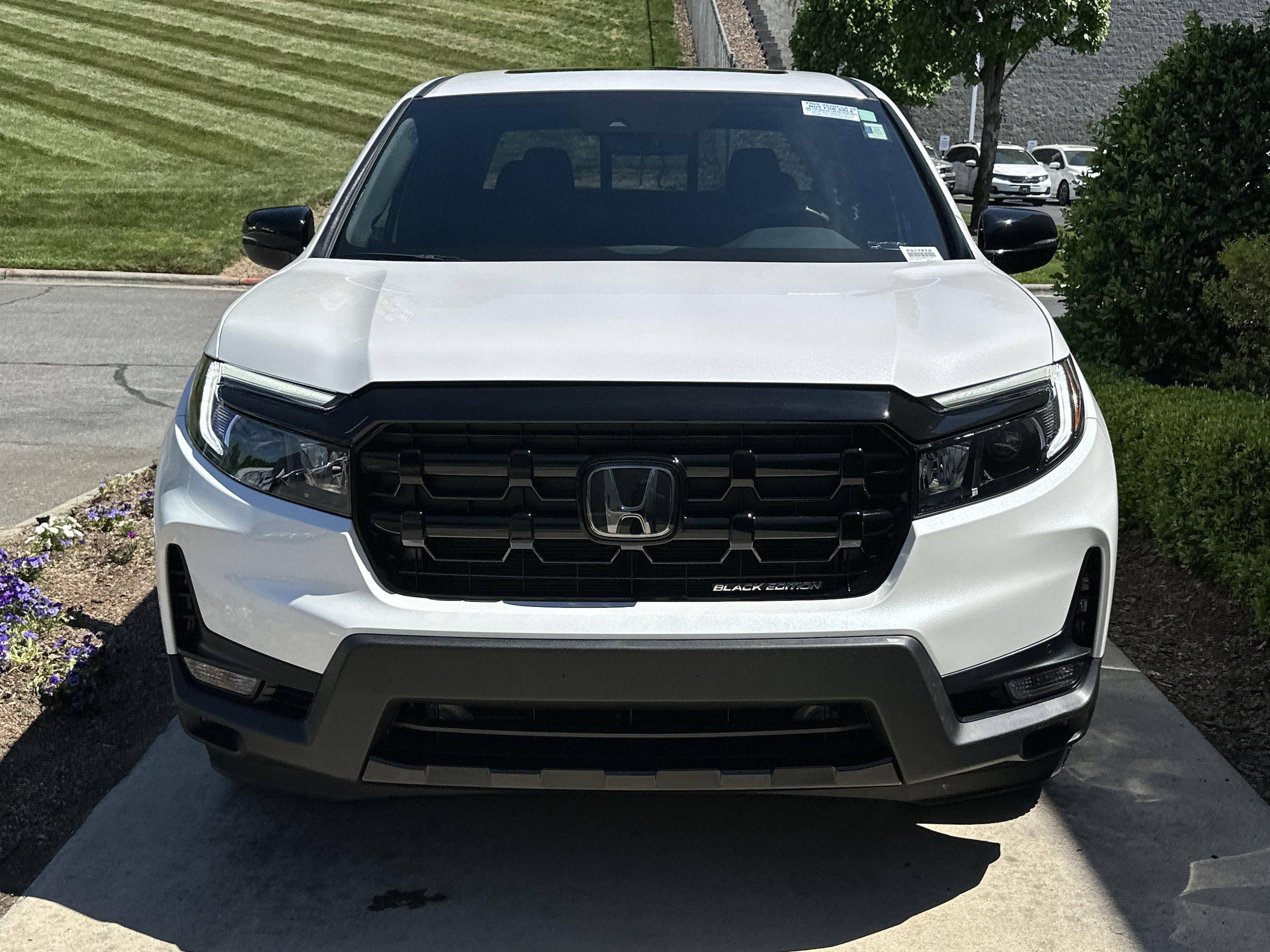 2025 Honda Ridgeline Black Edition photo 2