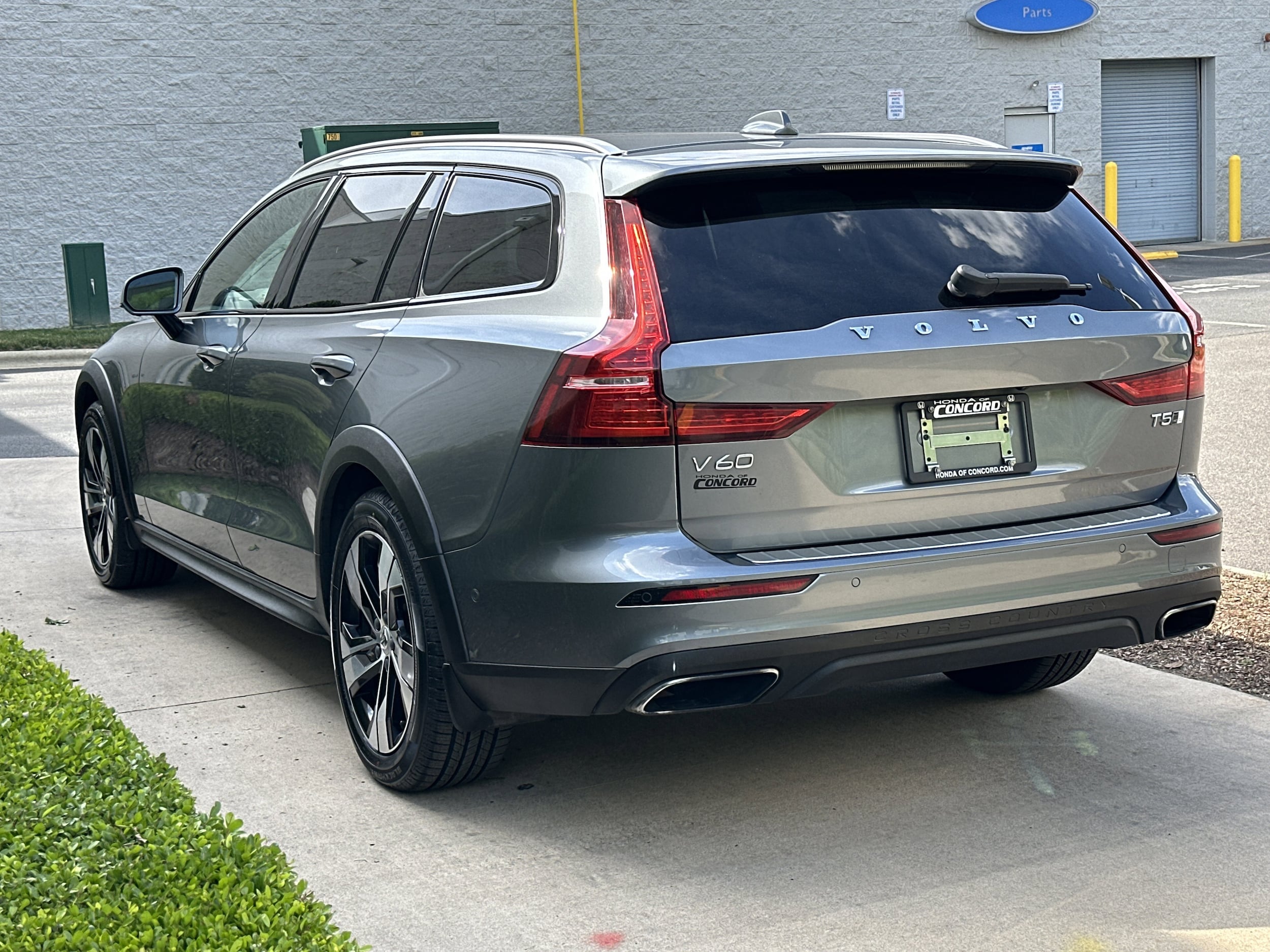 2020 Volvo V60 Cross Country photo 5