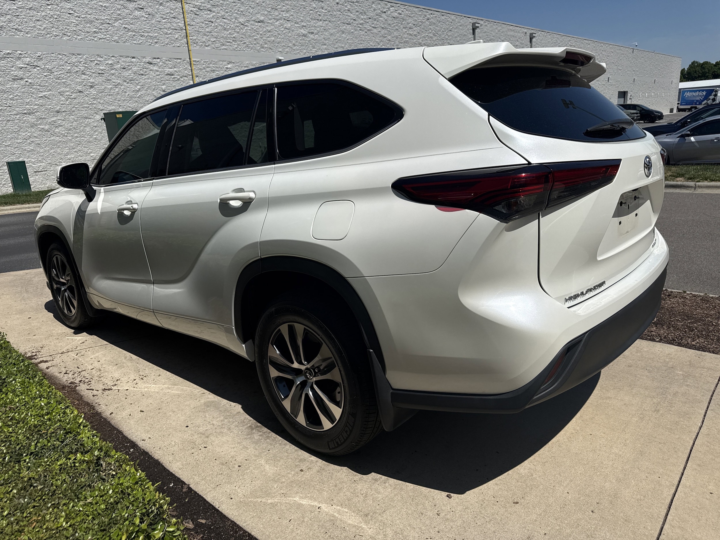 2020 Toyota Highlander XLE photo 6