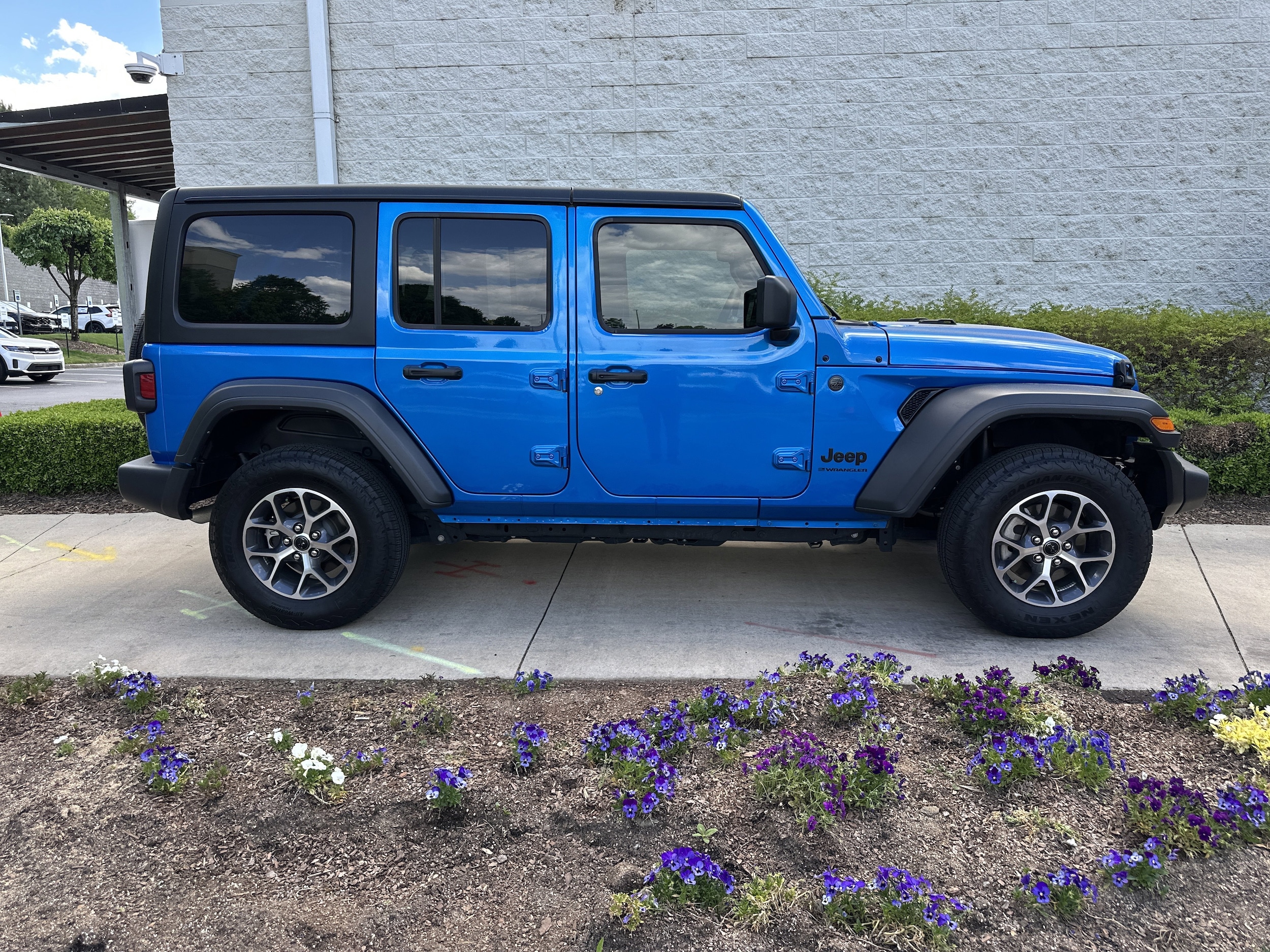 2025 Jeep Wrangler Sport S photo 3