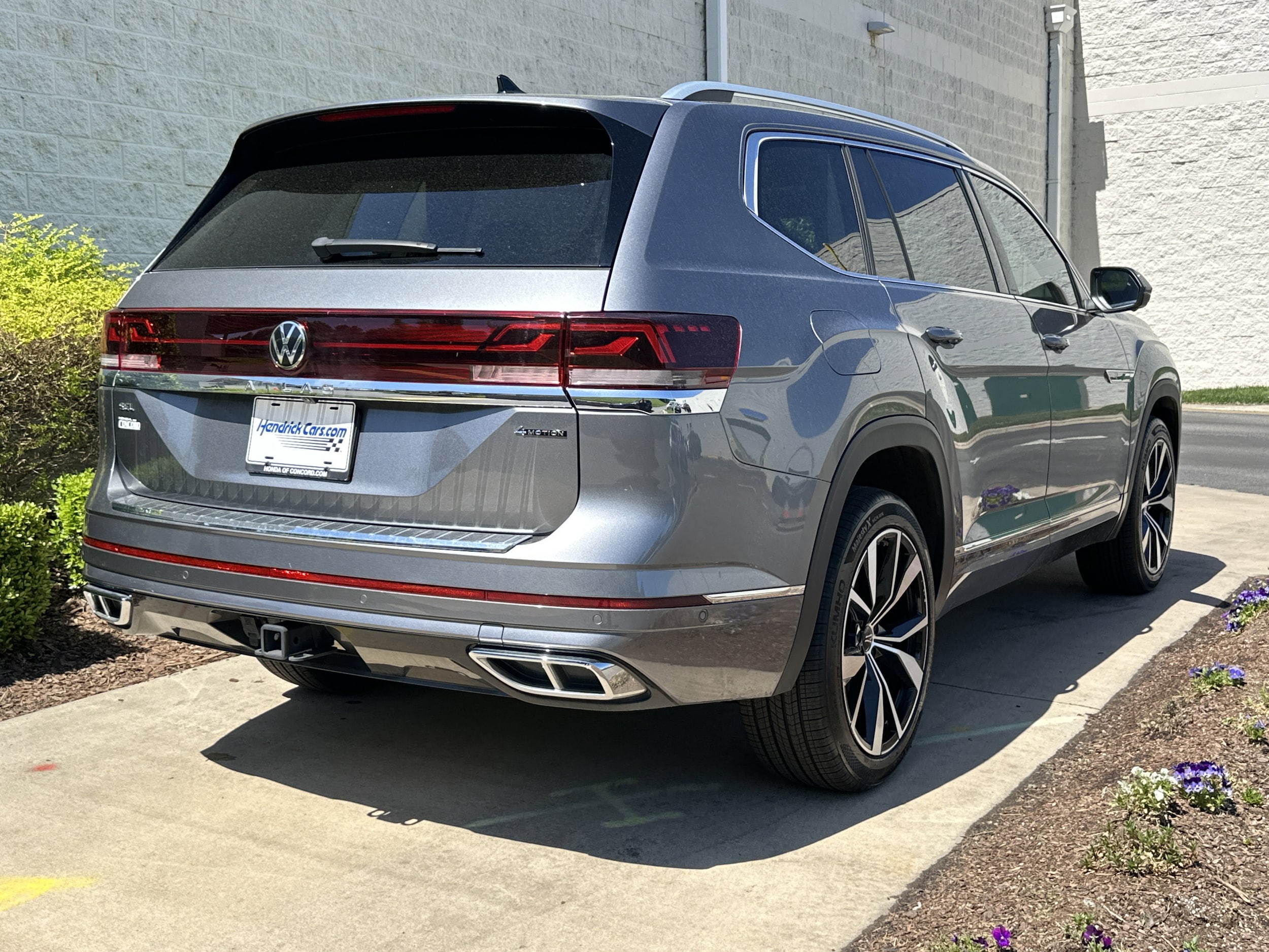 2024 Volkswagen Atlas 2.0T SEL Premium R-Line photo 6