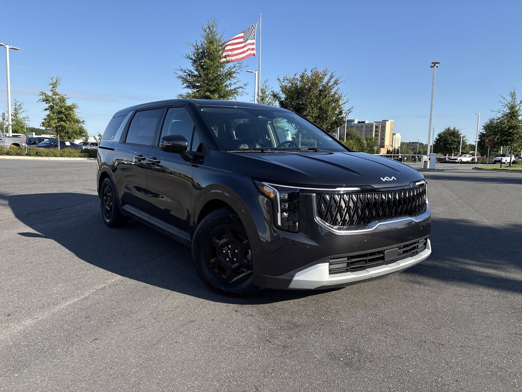 Used 2025 Kia Carnival LXS Minivan