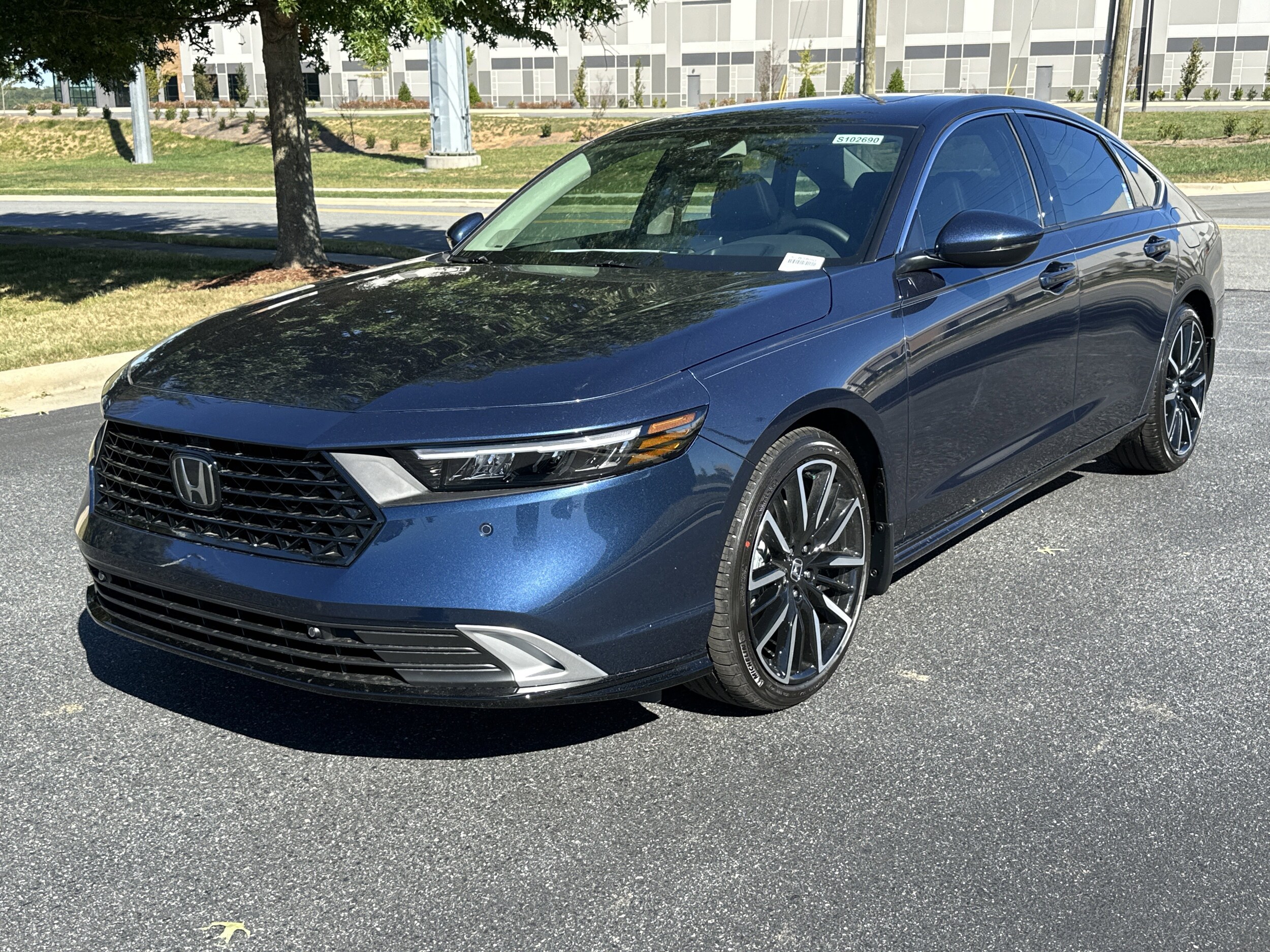 2025 Honda Accord Hybrid Touring photo 3