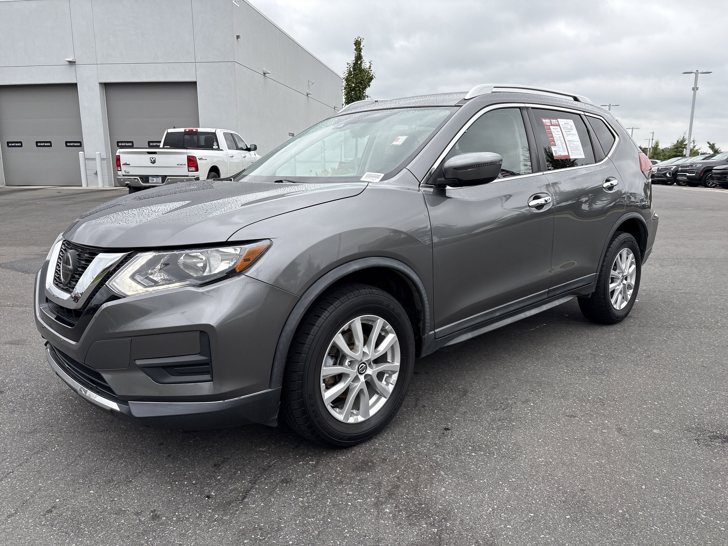 2020 Nissan Rogue SV photo 2