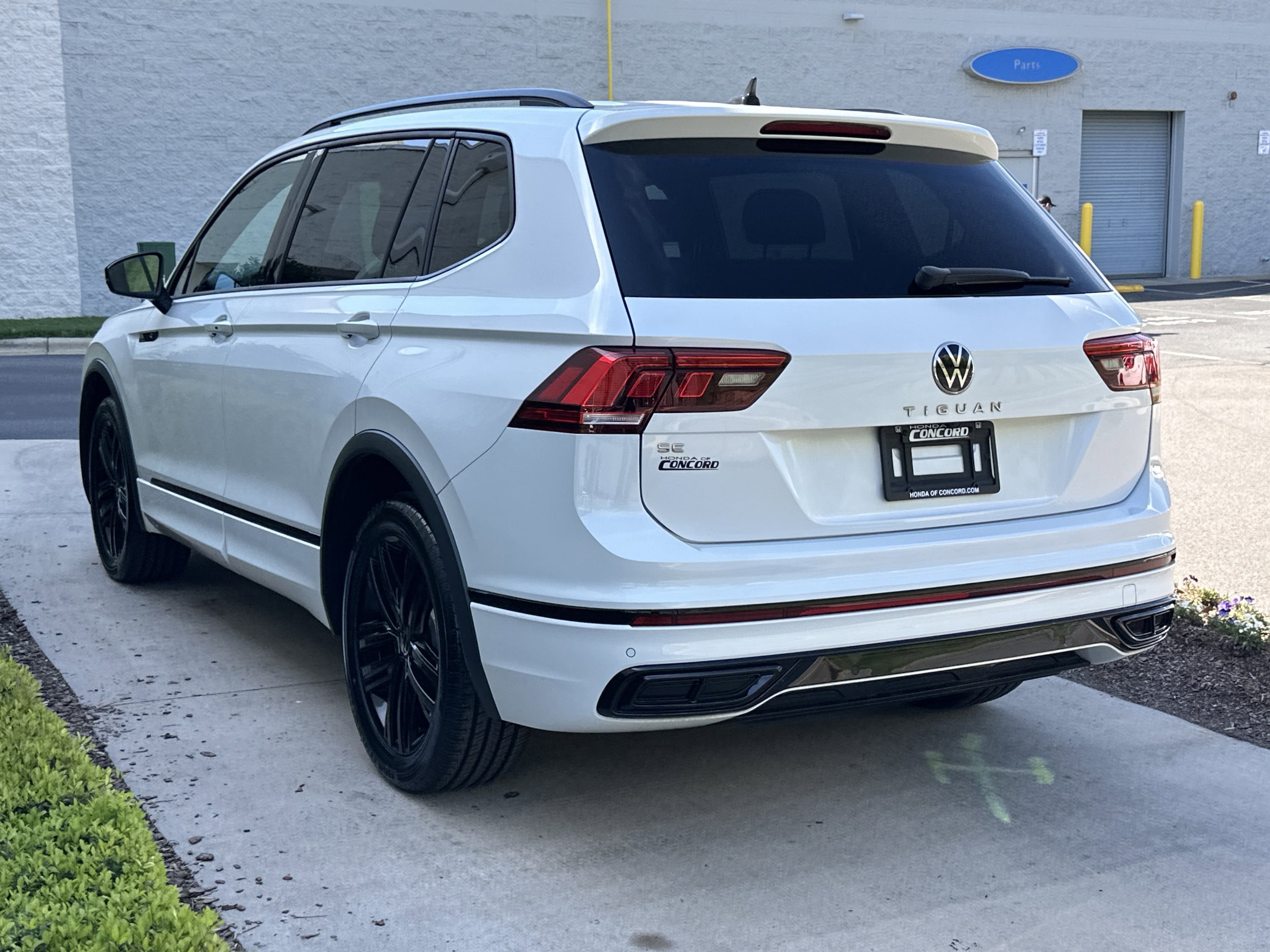 2022 Volkswagen Tiguan SE R-Line Black photo 5