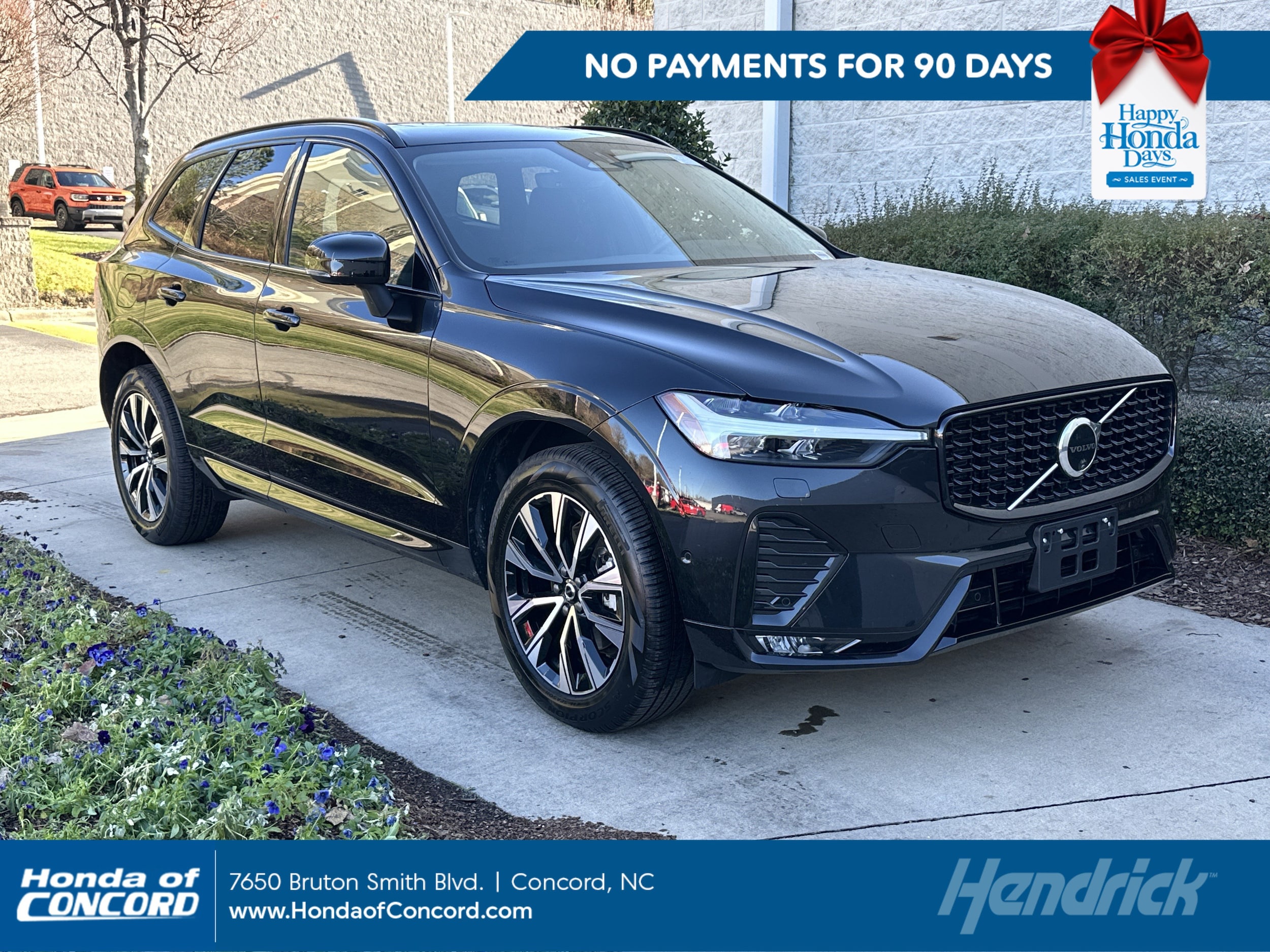 2025 Volvo XC60 Plus's photo