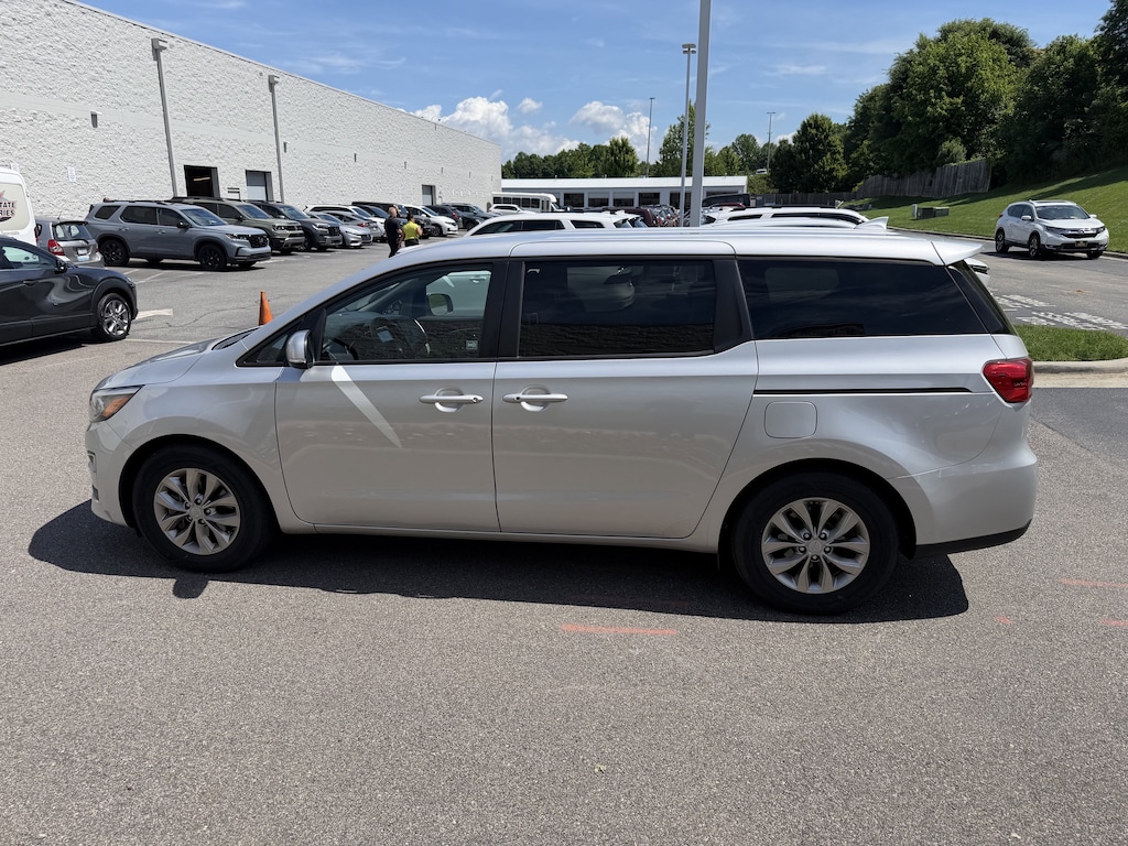 Used 2020 Kia Sedona LX Minivan