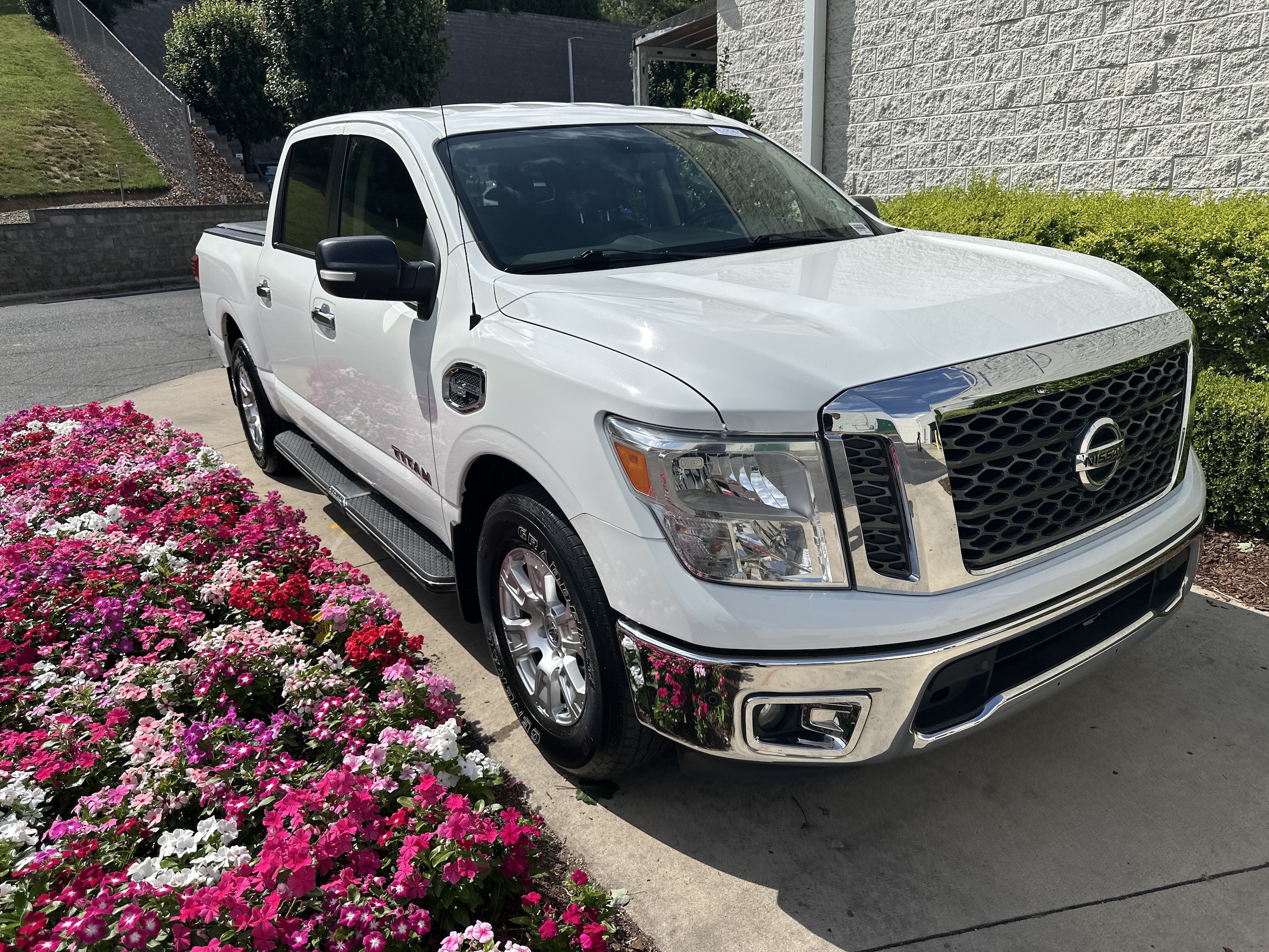 Nissan Titan SV