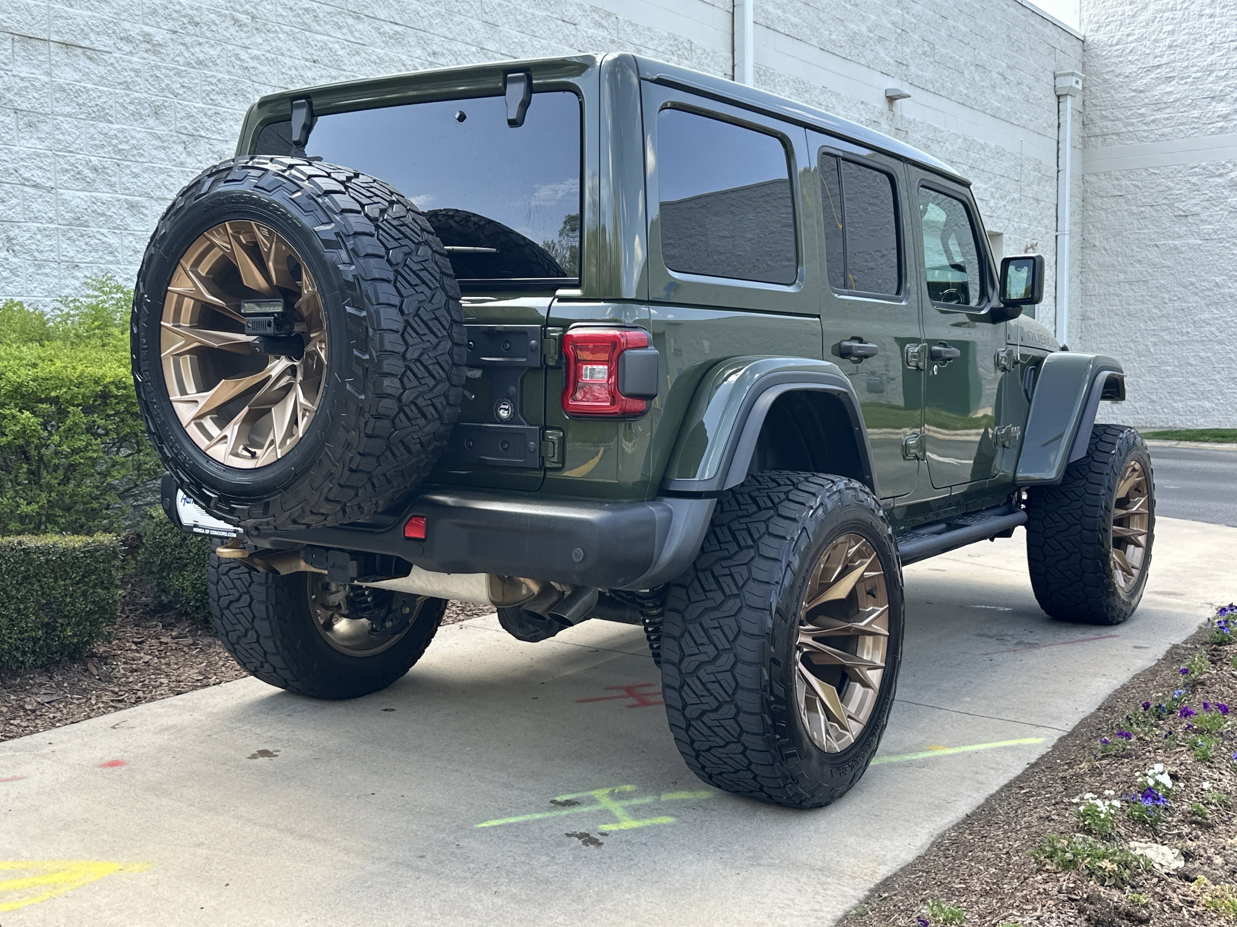 2023 Jeep Wrangler Rubicon 392 photo 6