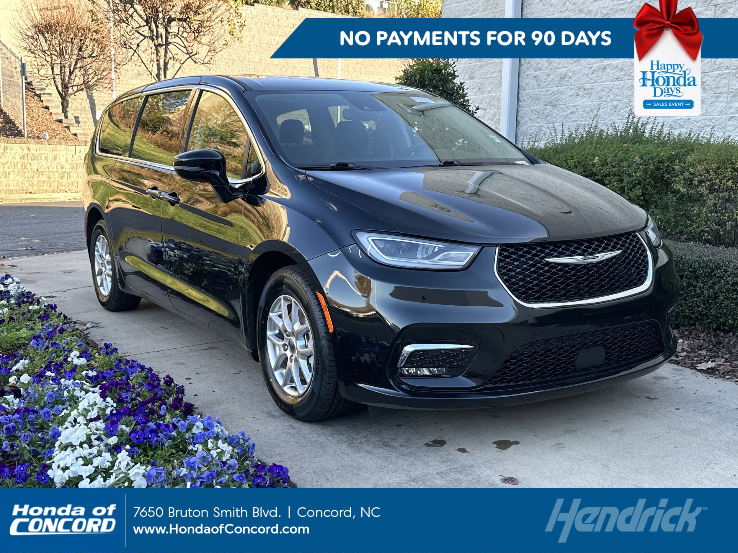 2024 Chrysler Pacifica Touring L's photo