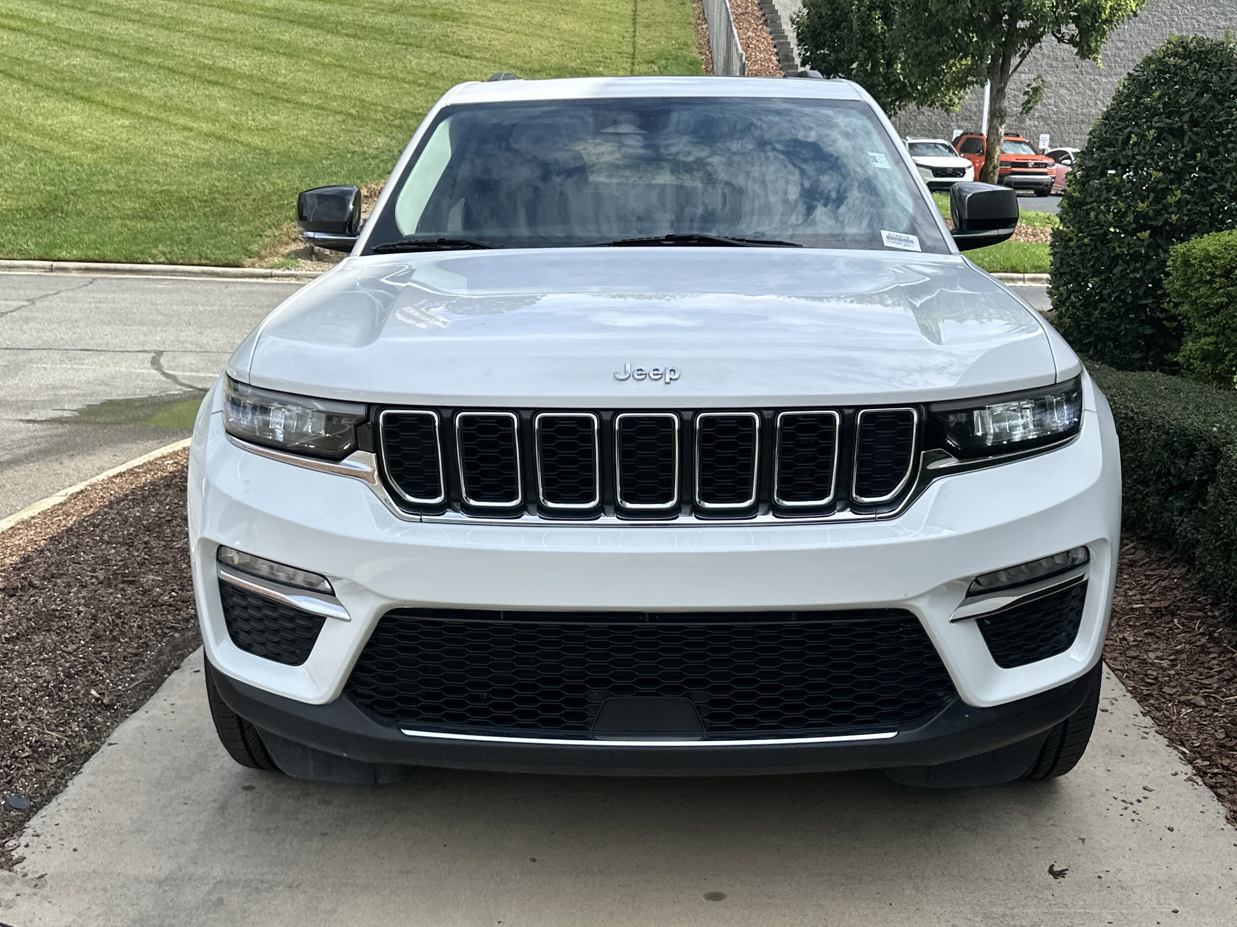 2024 Jeep Grand Cherokee Limited photo 2