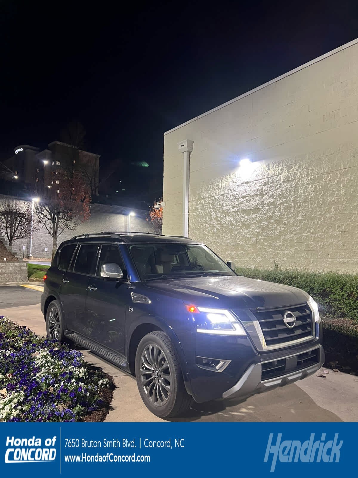2021 Nissan Armada Platinum's photo