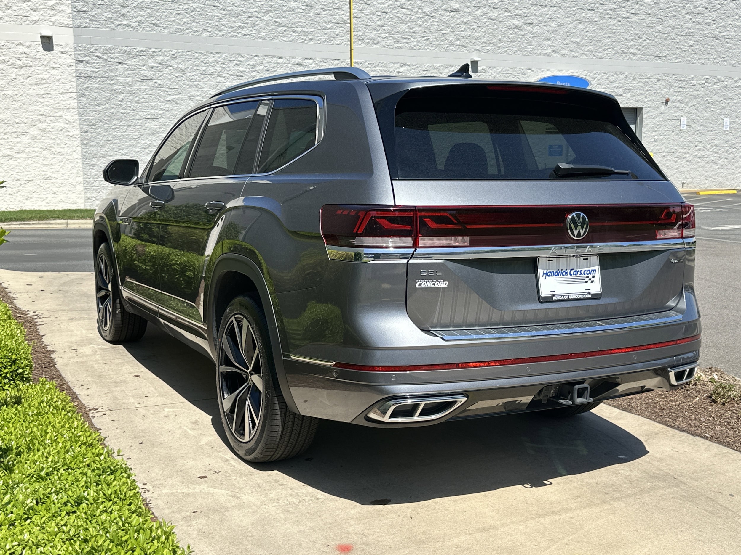 2024 Volkswagen Atlas 2.0T SEL Premium R-Line photo 4