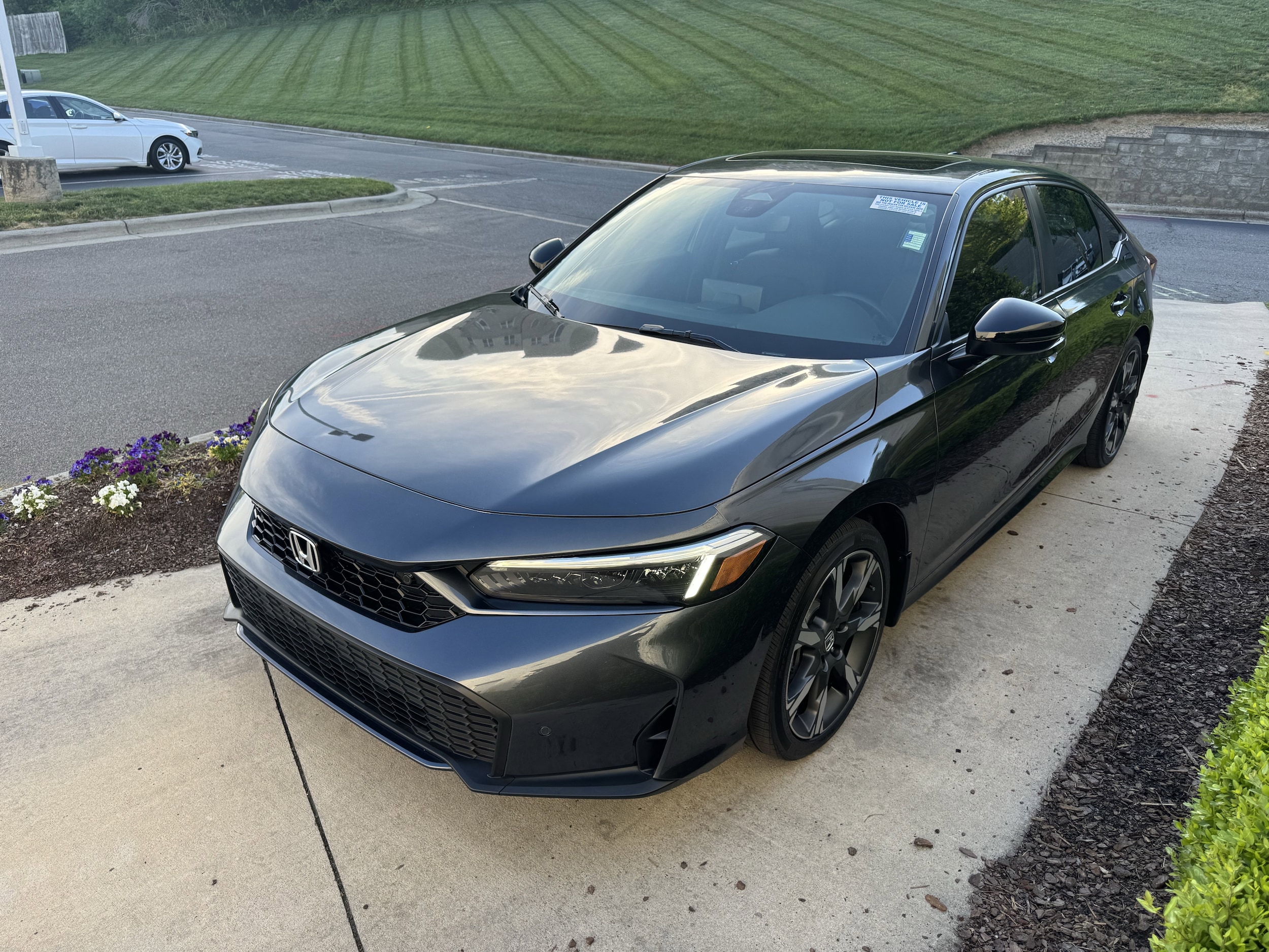 2025 Honda Civic  Hybrid Sport Touring photo 3