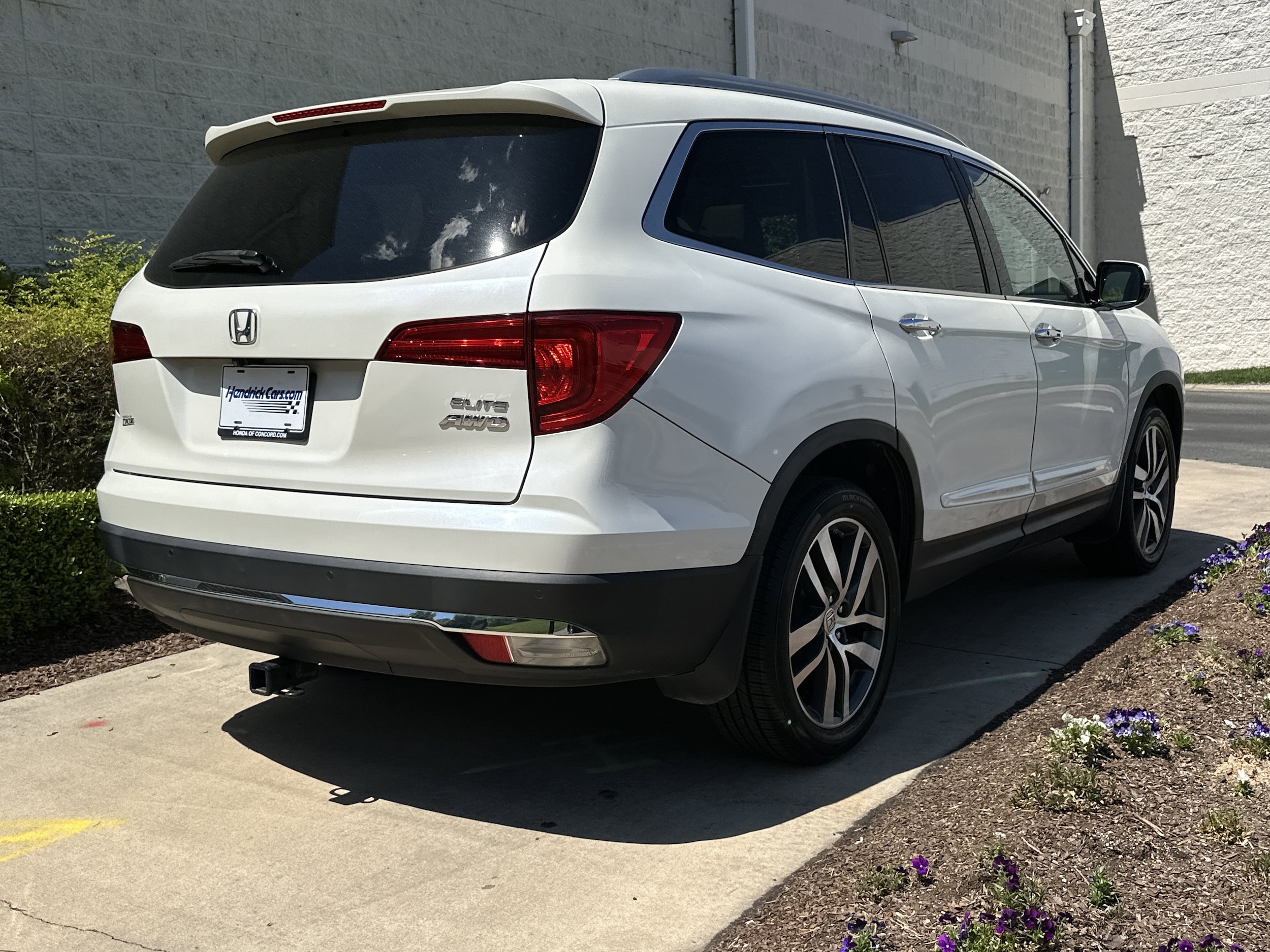 2017 Honda Pilot Elite photo 3