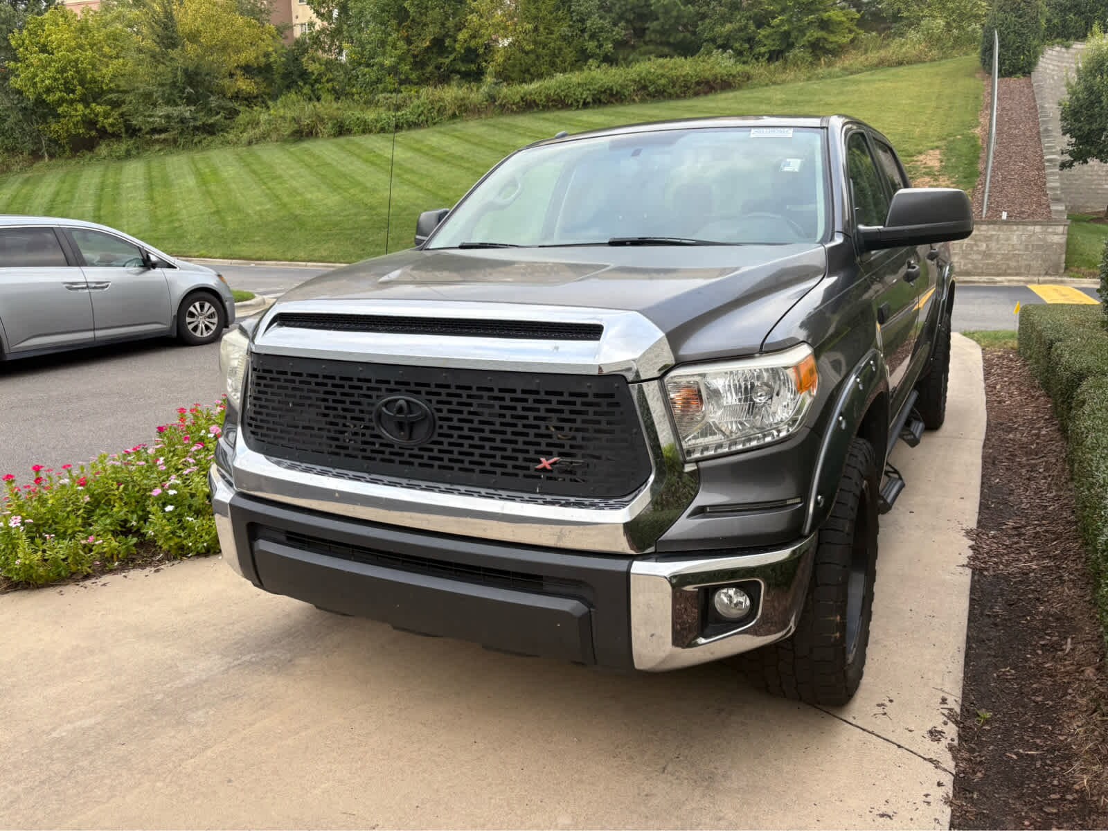 2017 Toyota Tundra SR5 photo 2