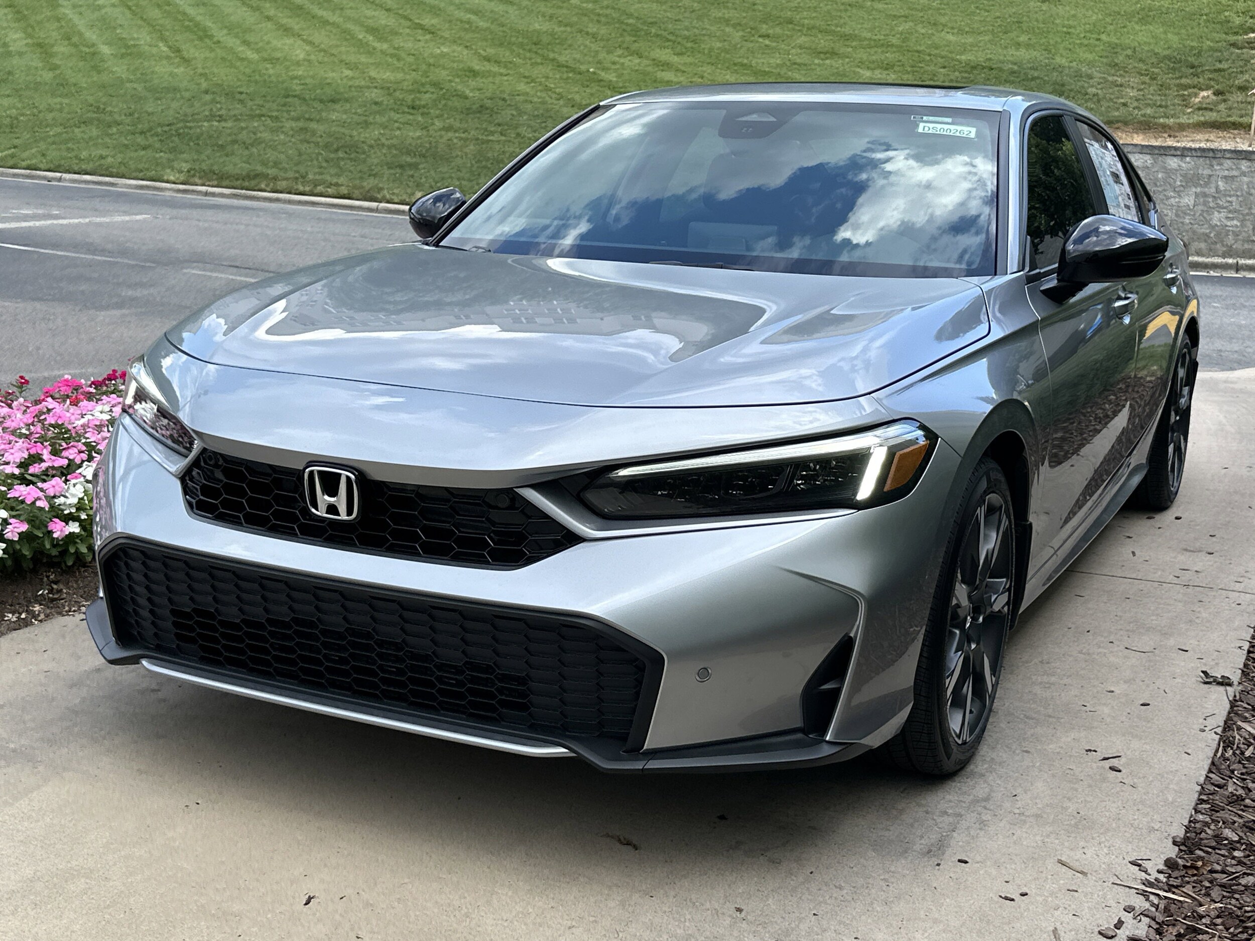 2025 Honda Civic Hybrid Sport Touring photo 3
