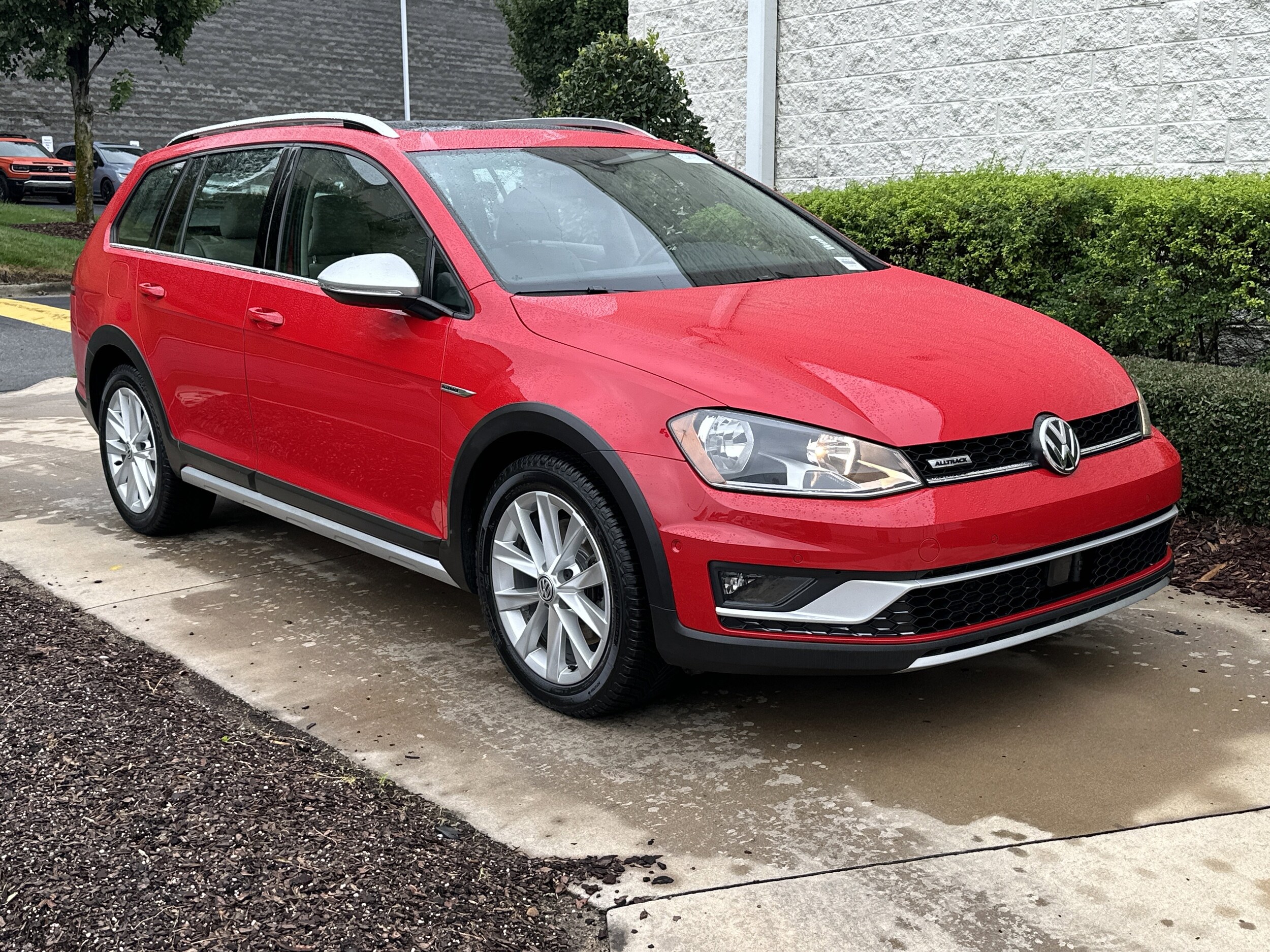2017 Volkswagen Golf Alltrack SEL photo 2