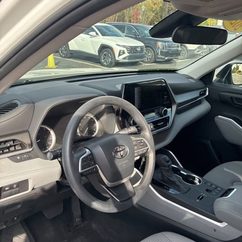Used 2023 Toyota Highlander L SUV