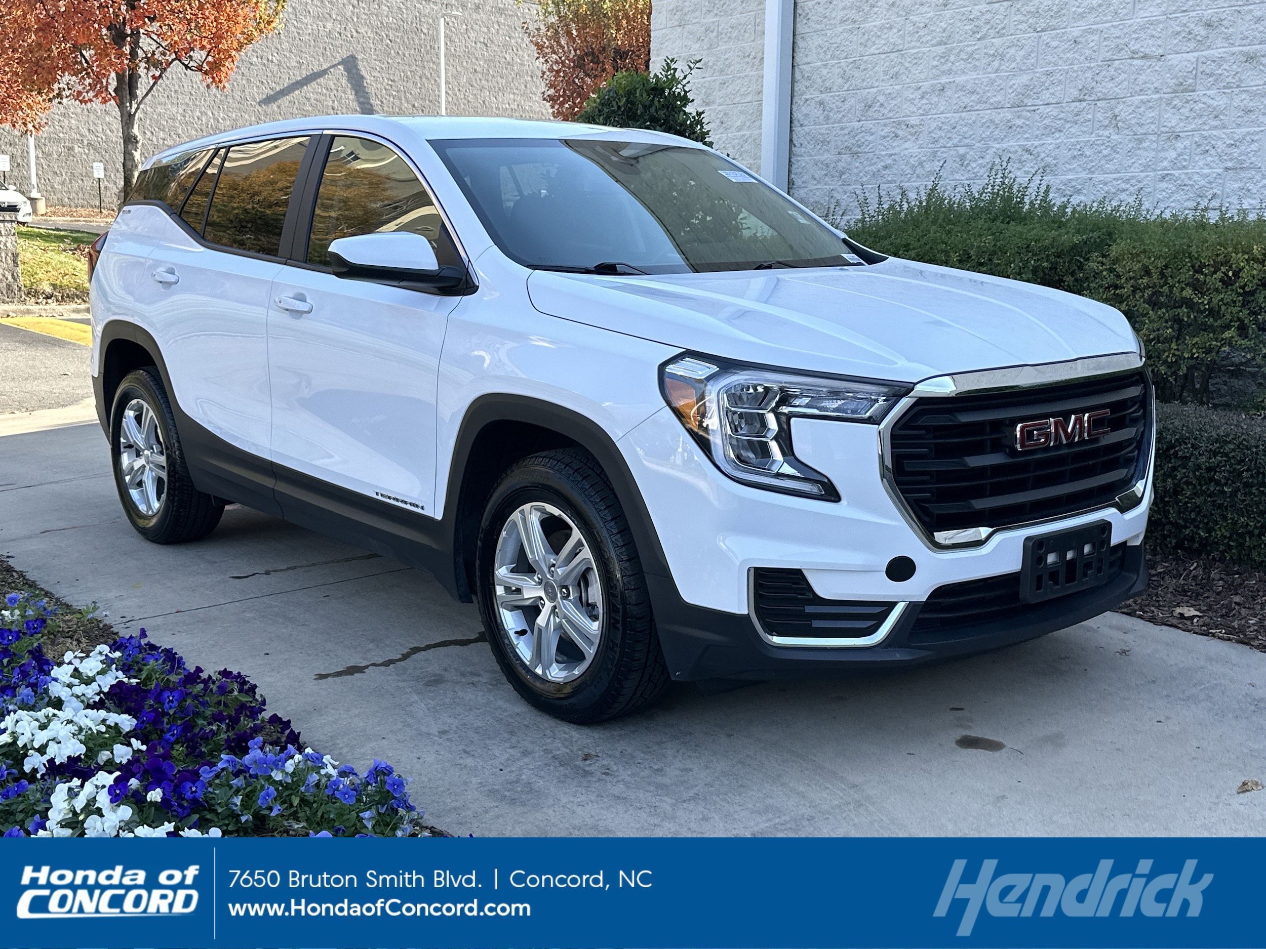 2024 GMC Terrain SLE's photo