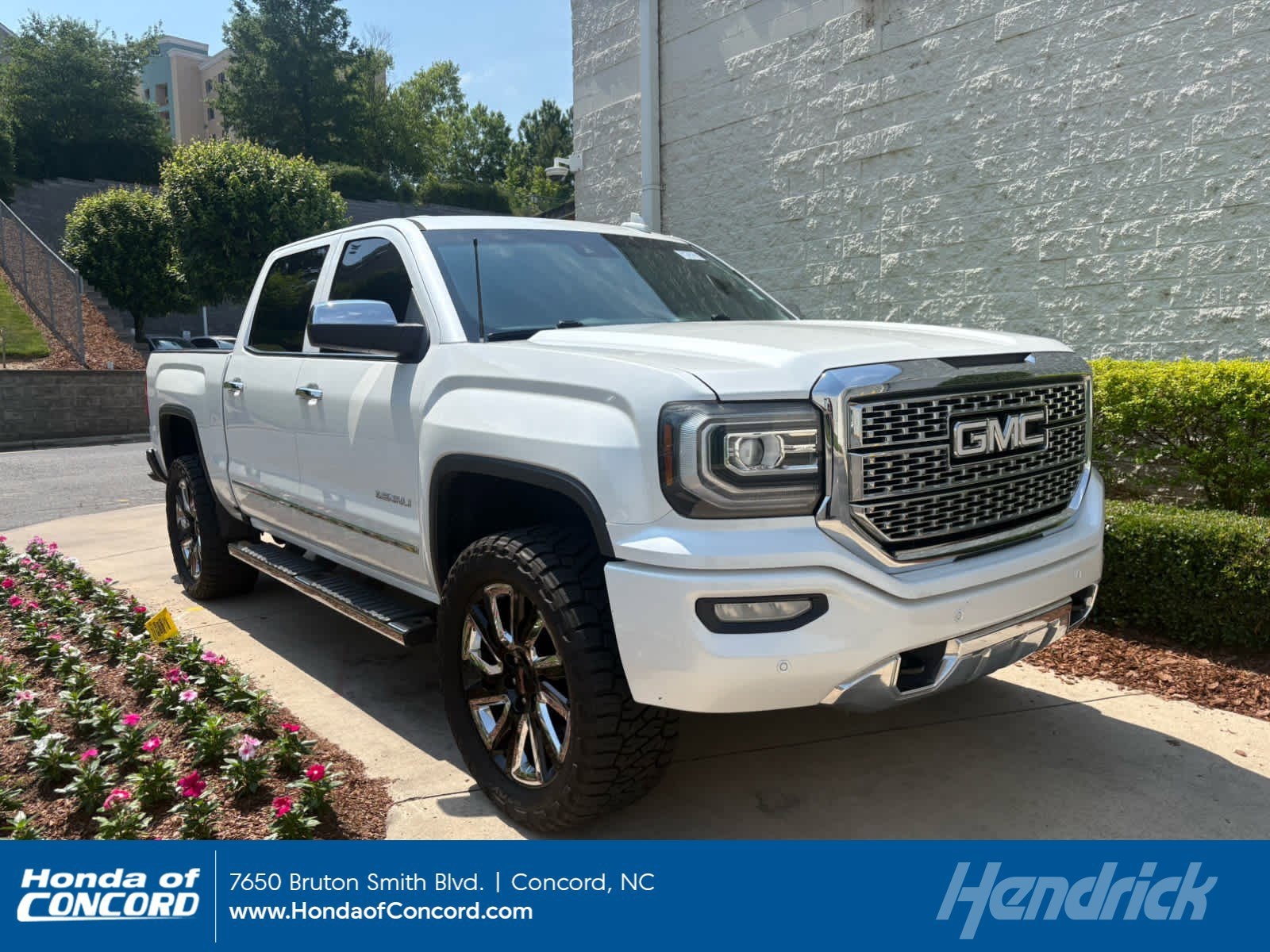 2017 GMC Sierra 4WD Crew Cab Short Box's photo