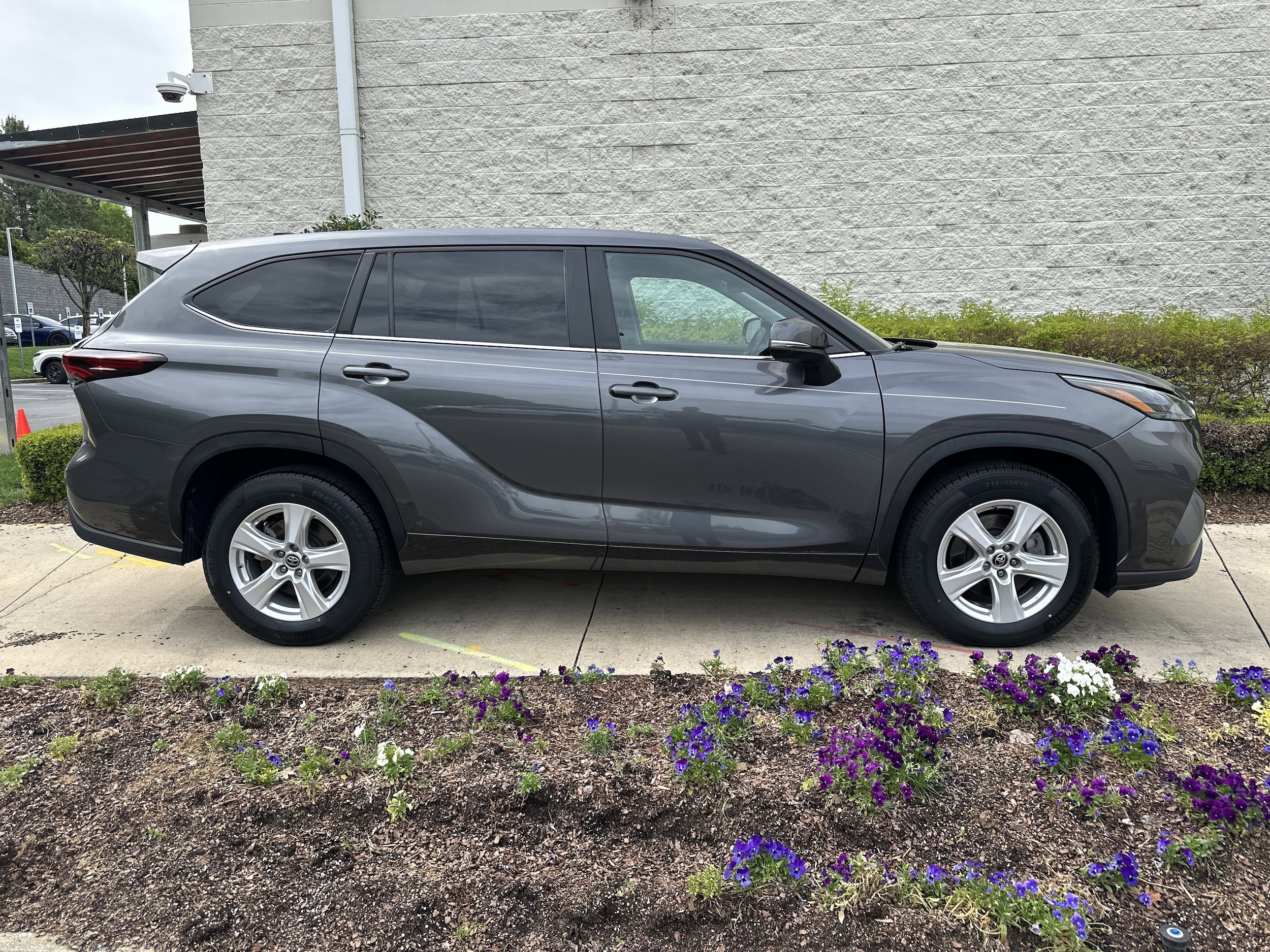 2024 Toyota Highlander XLE photo 3