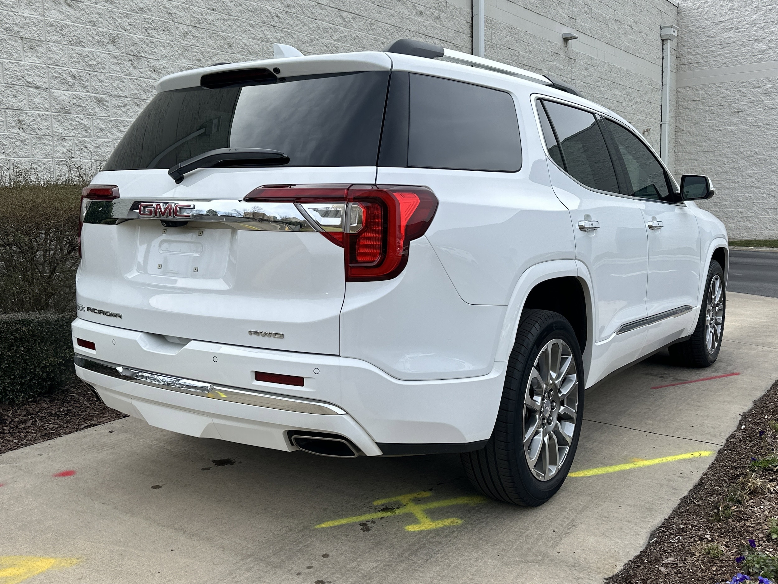 2023 GMC Acadia Denali photo 3