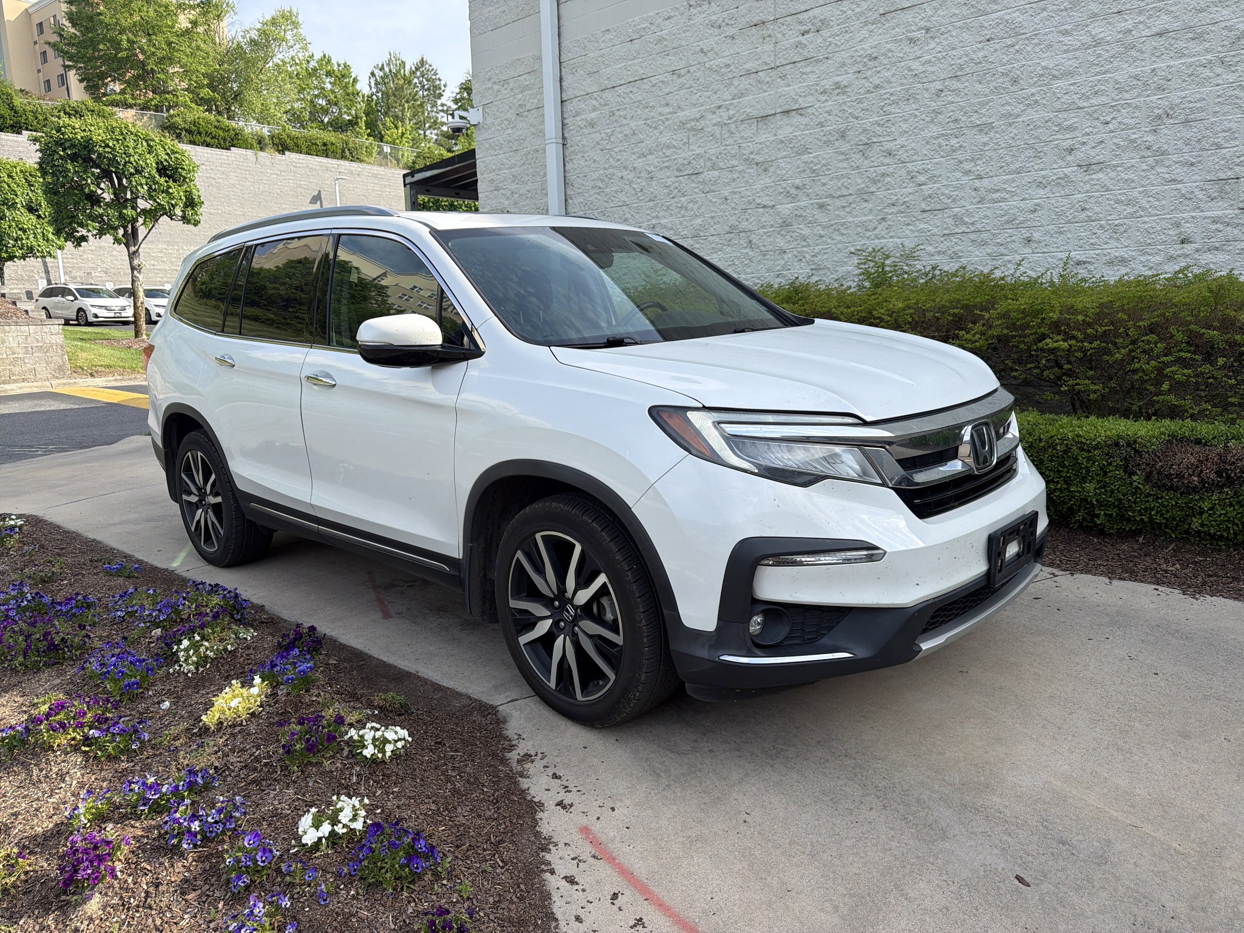 2021 Honda Pilot Touring 7-Passenger photo 2