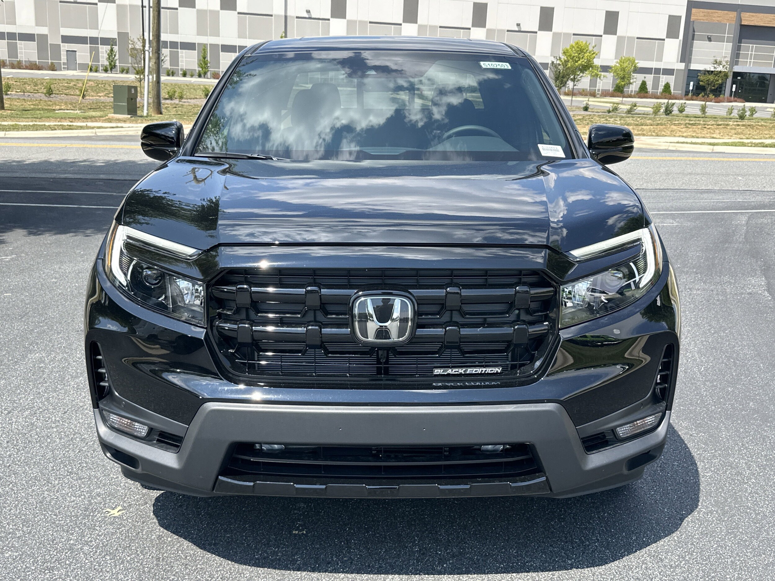 2025 Honda Ridgeline Black Edition photo 2