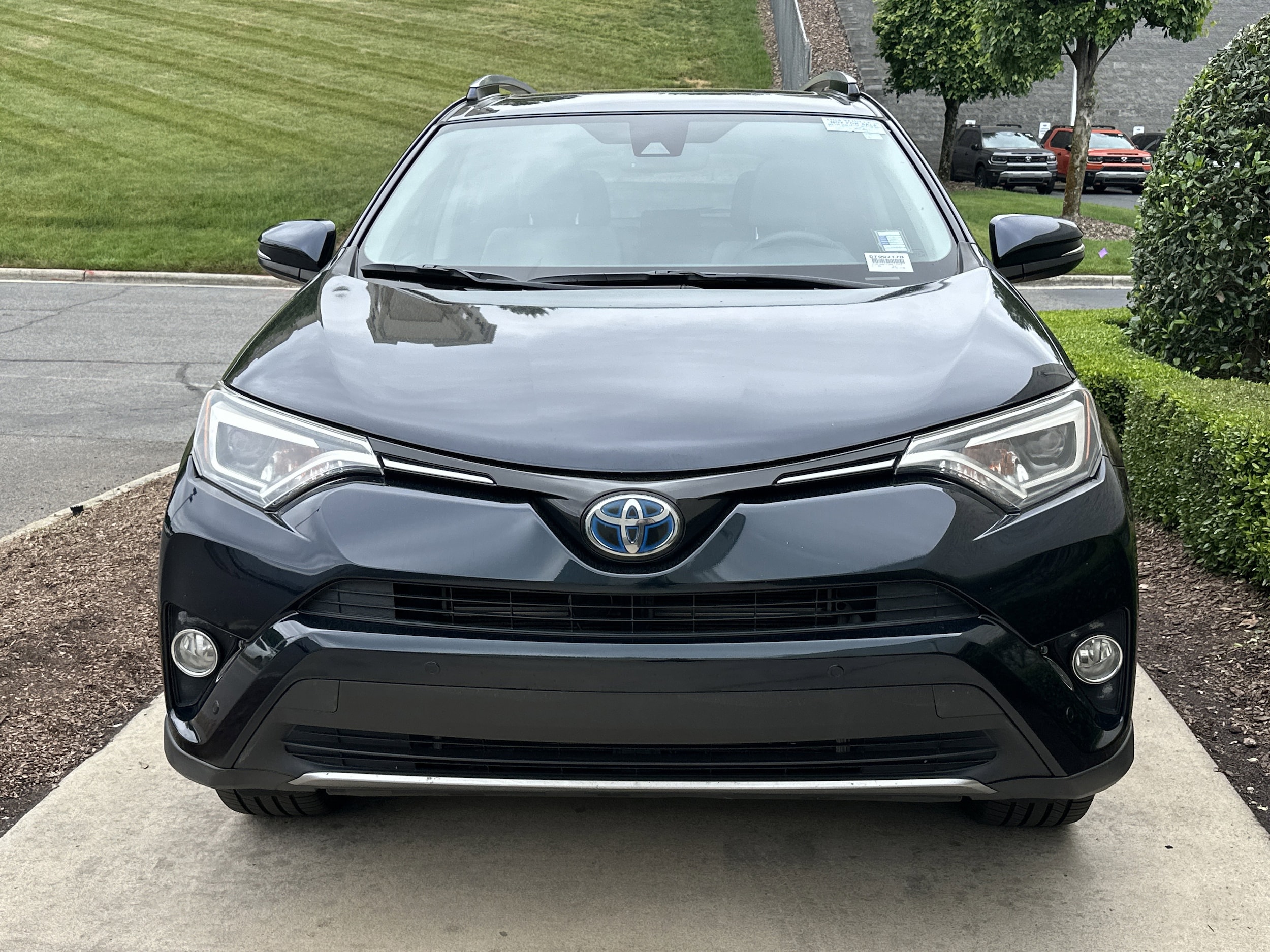 2018 Toyota RAV4 Hybrid Limited photo 2
