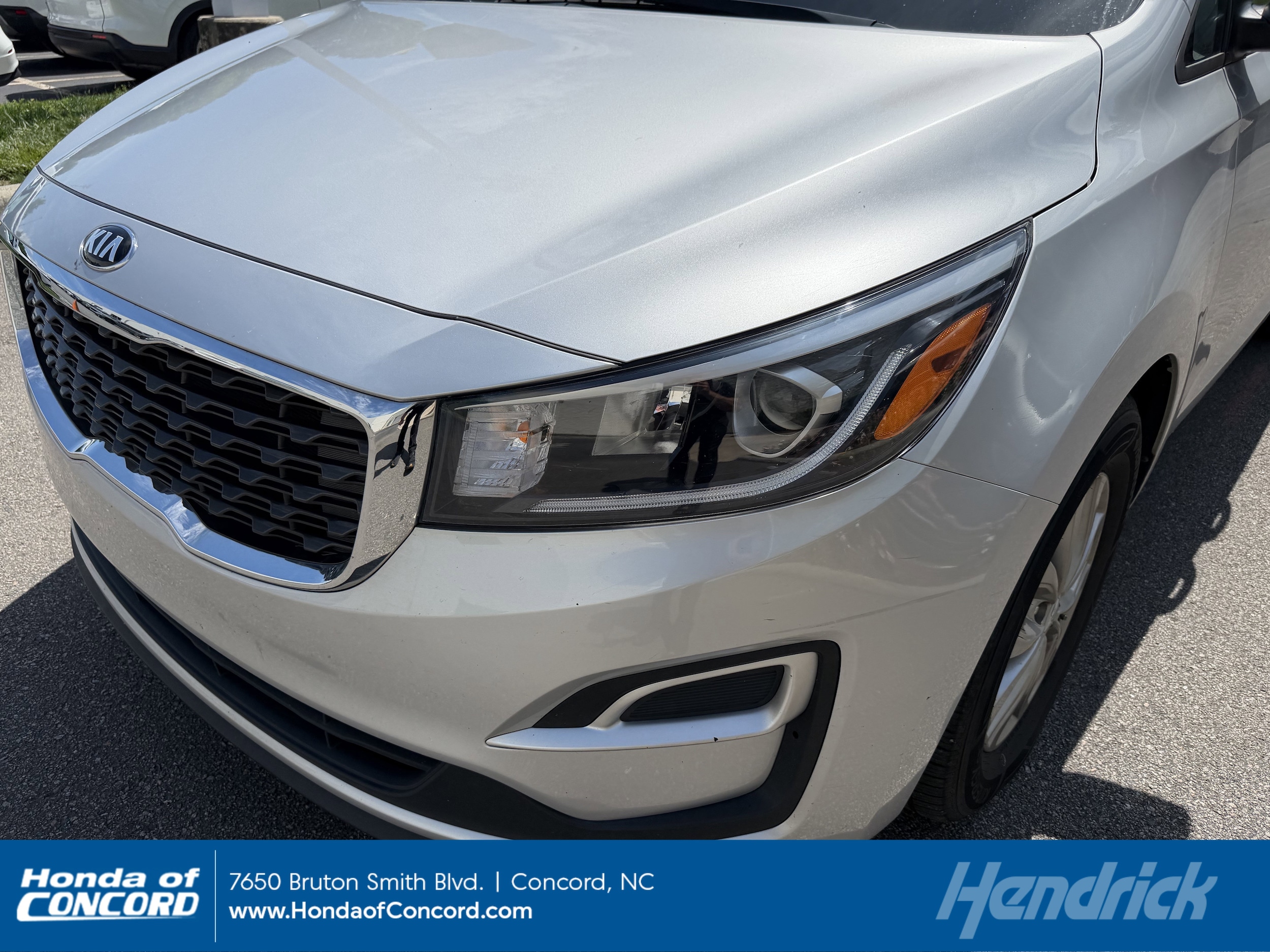 2020 Kia Sedona LX's photo