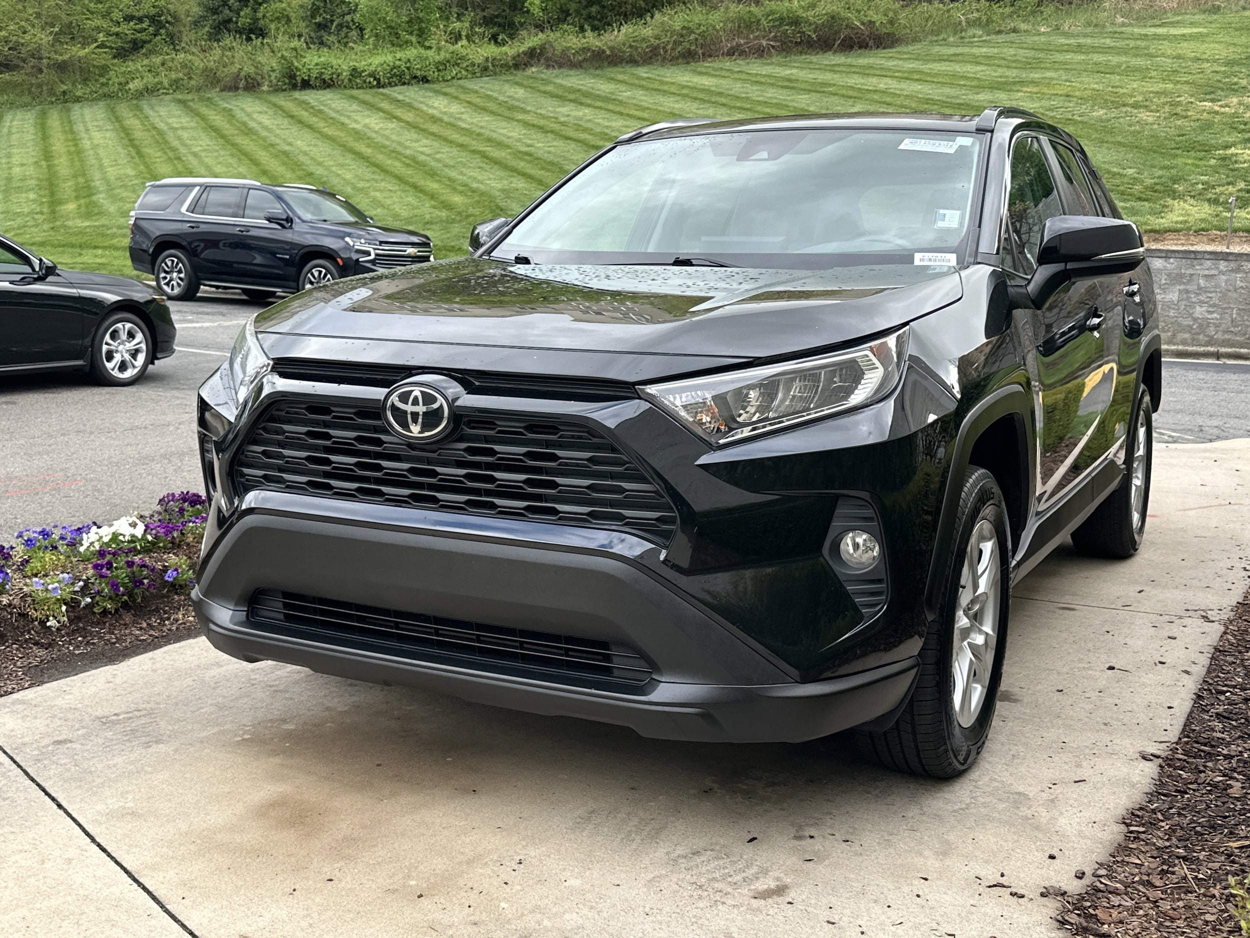 2021 Toyota RAV4 XLE photo 4