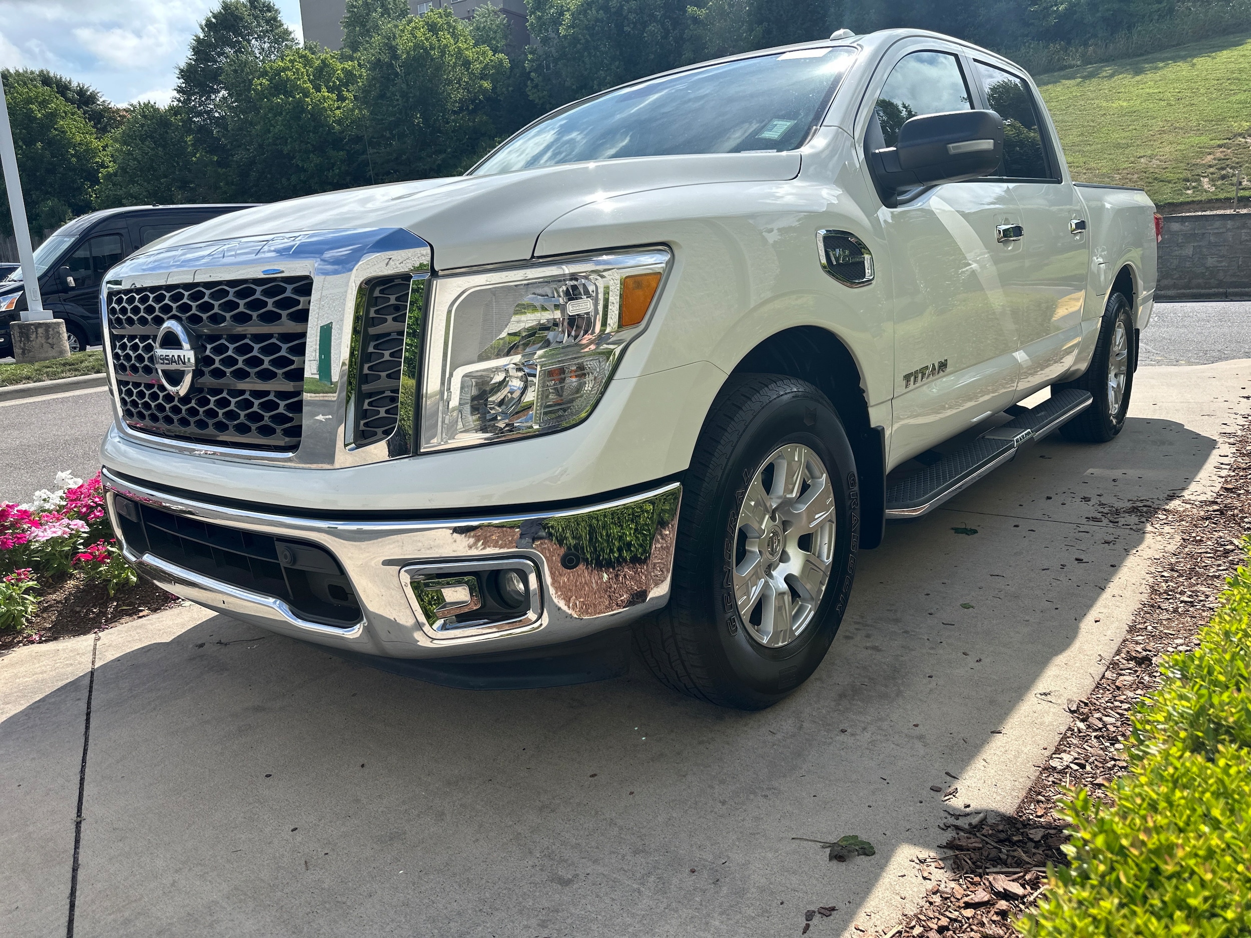 Nissan Titan SV