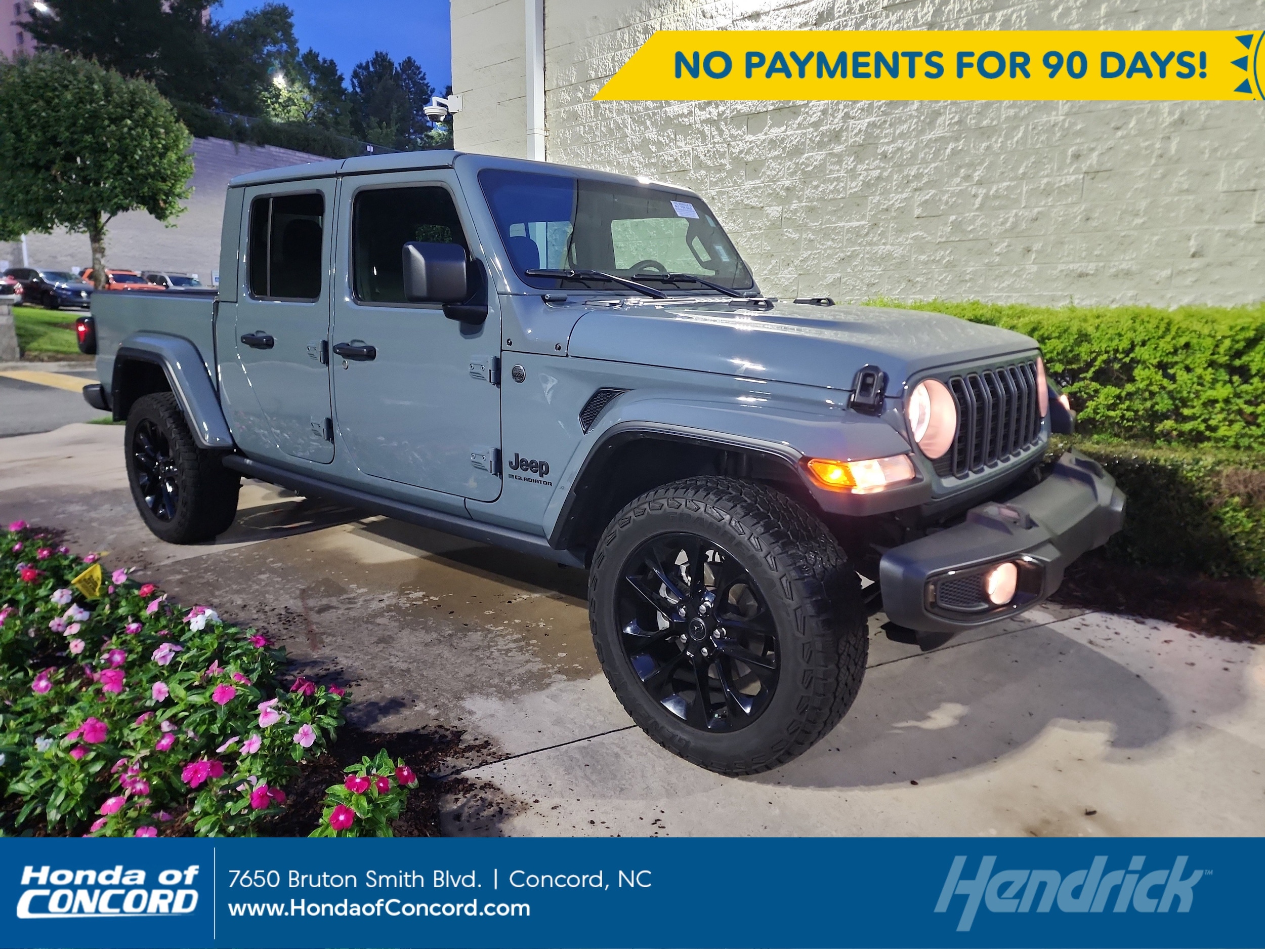 2024 Jeep Gladiator Nighthawk Auto's photo