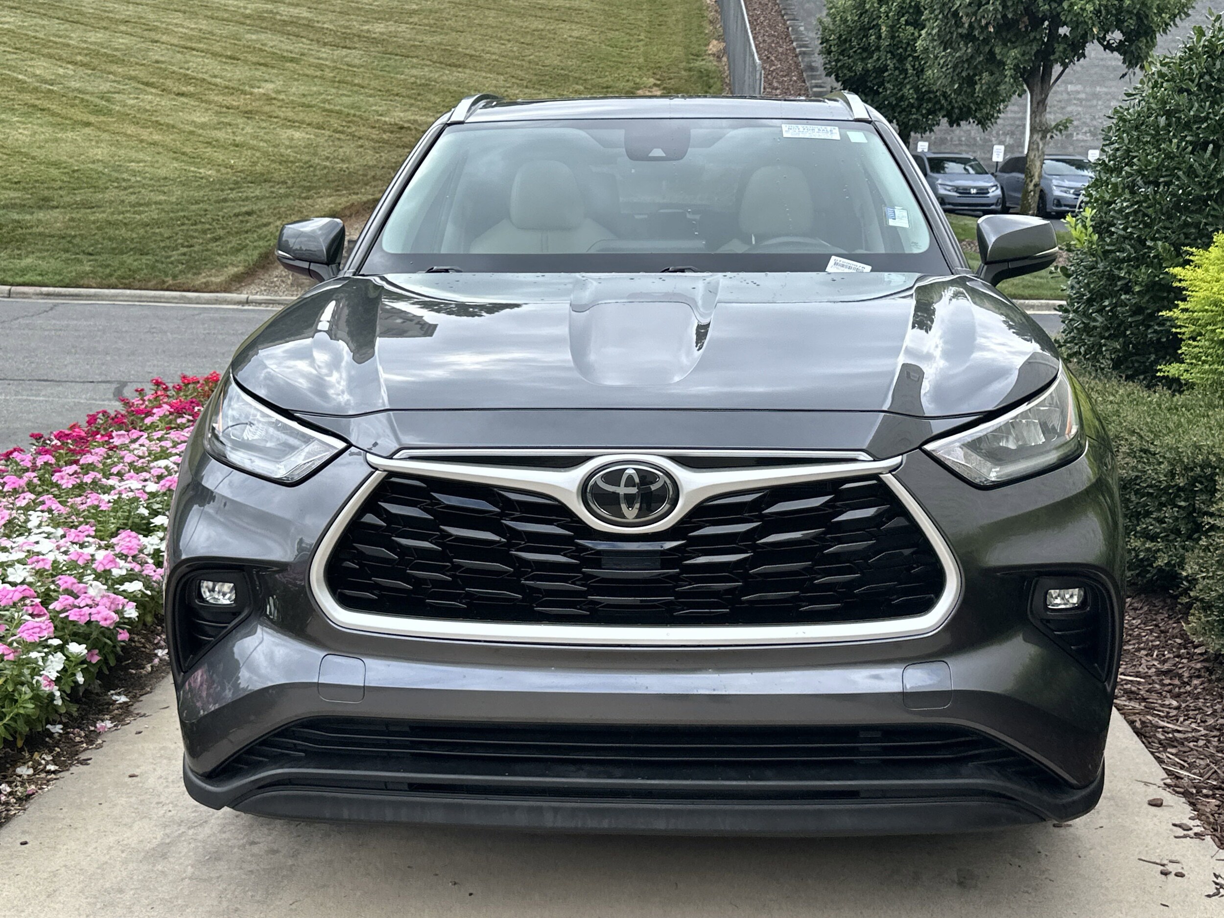 2020 Toyota Highlander XLE photo 3